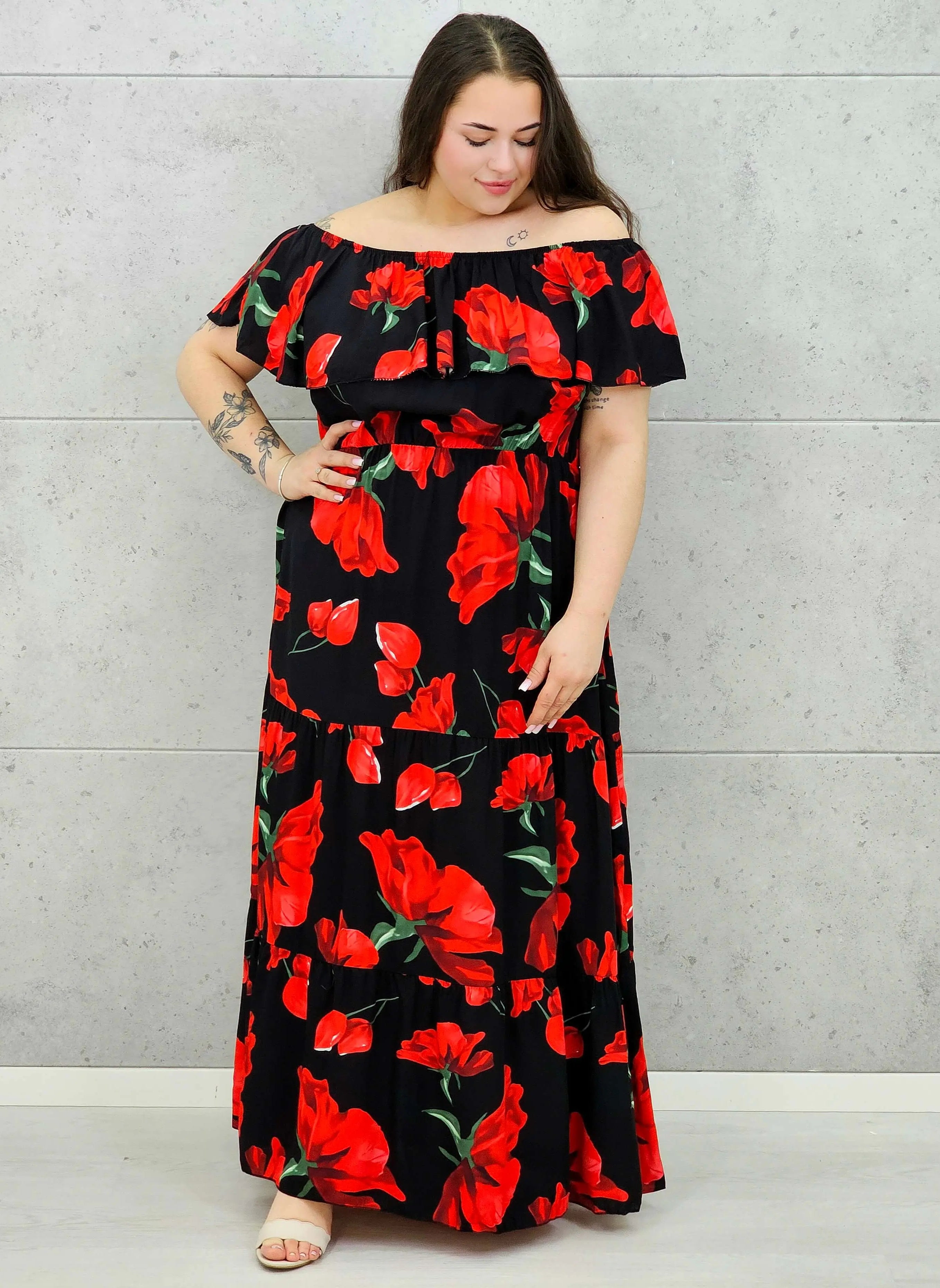 Sukienka plus size StylowaXL – kobiecy styl i lekkość w czerwone maki XXL Stylowa XL