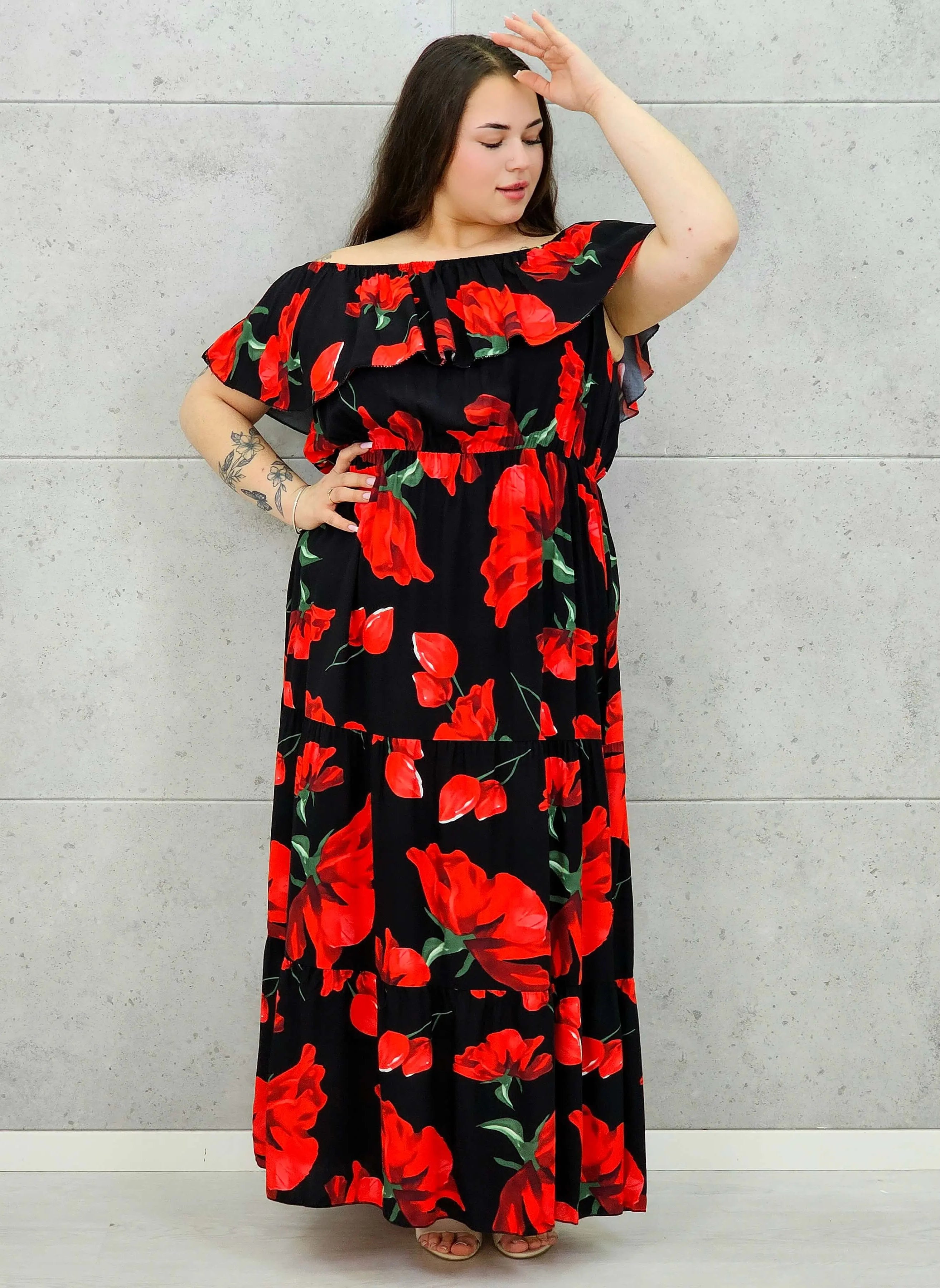 Sukienka plus size StylowaXL – kobiecy styl i lekkość w czerwone maki XXL Stylowa XL