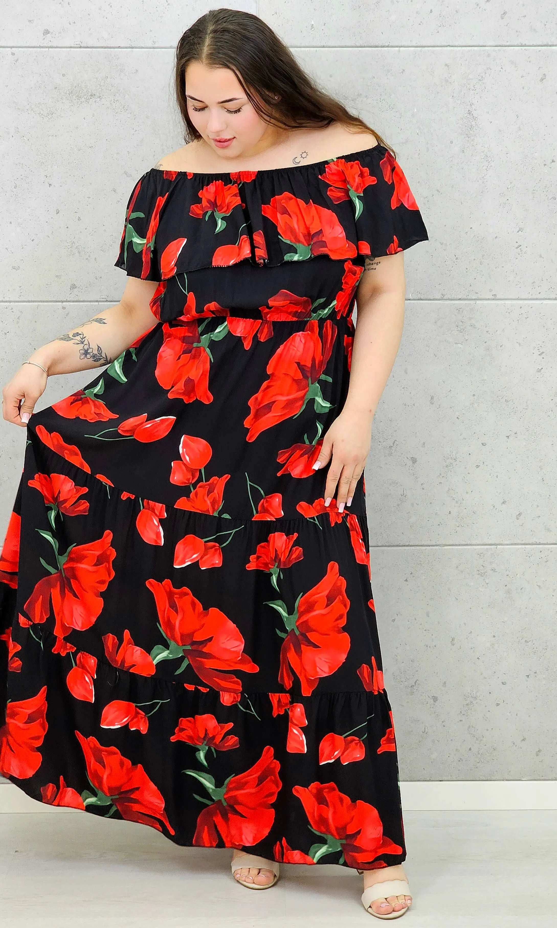 Sukienka plus size StylowaXL – kobiecy styl i lekkość w czerwone maki XXL Stylowa XL