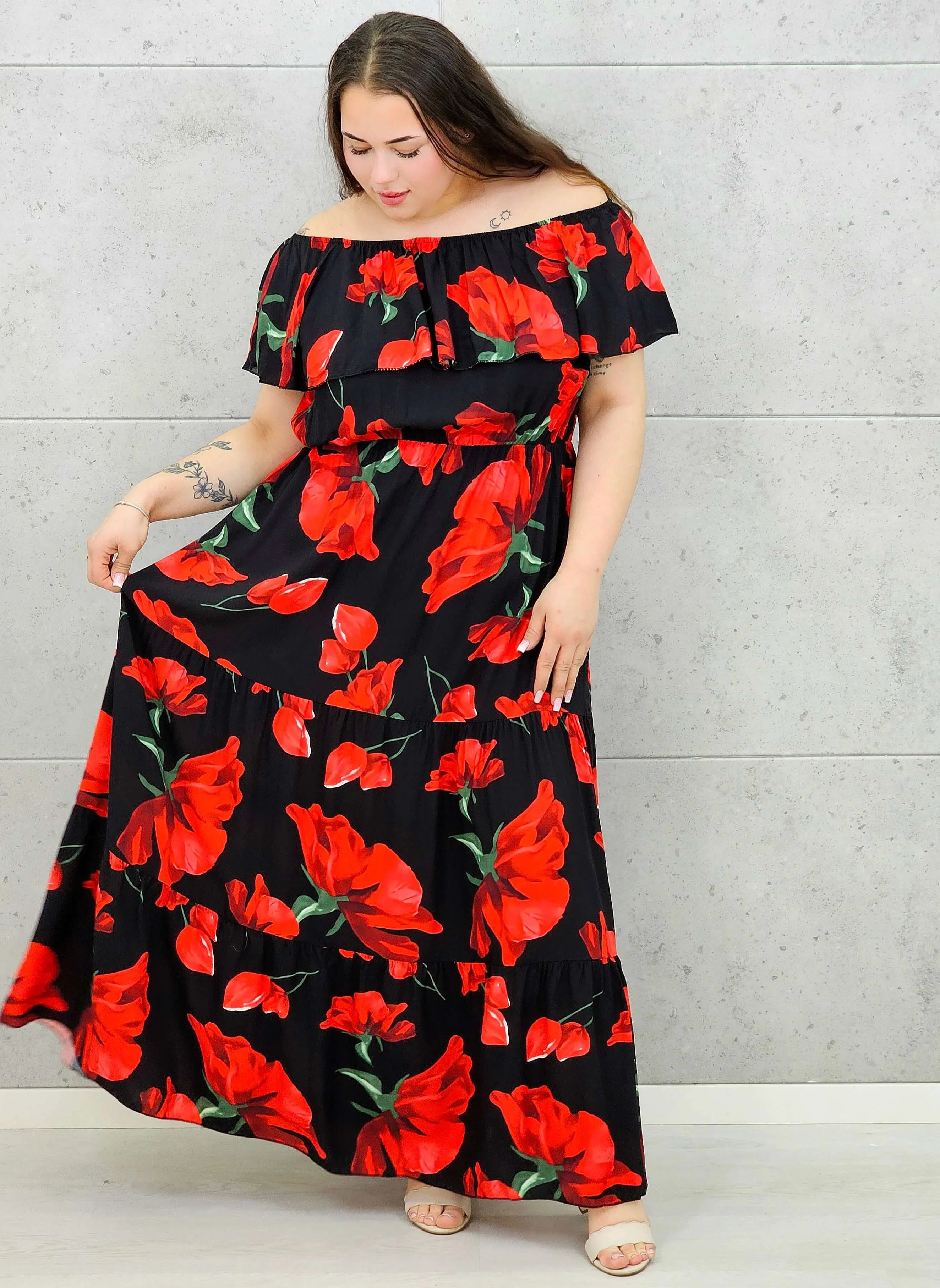 Sukienka plus size StylowaXL – kobiecy styl i lekkość w czerwone maki XXL Stylowa XL