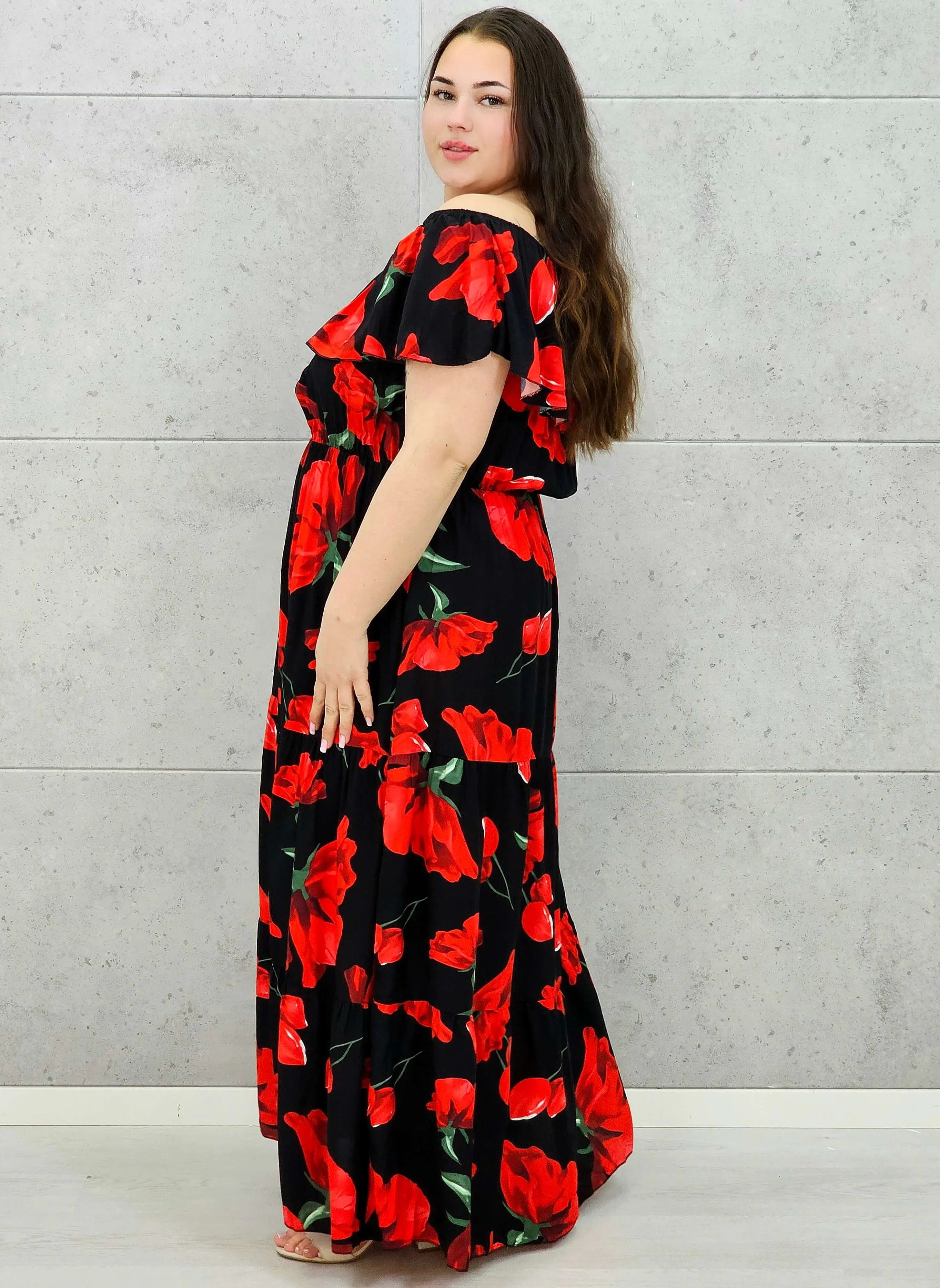 Sukienka plus size StylowaXL – kobiecy styl i lekkość w czerwone maki XXL Stylowa XL