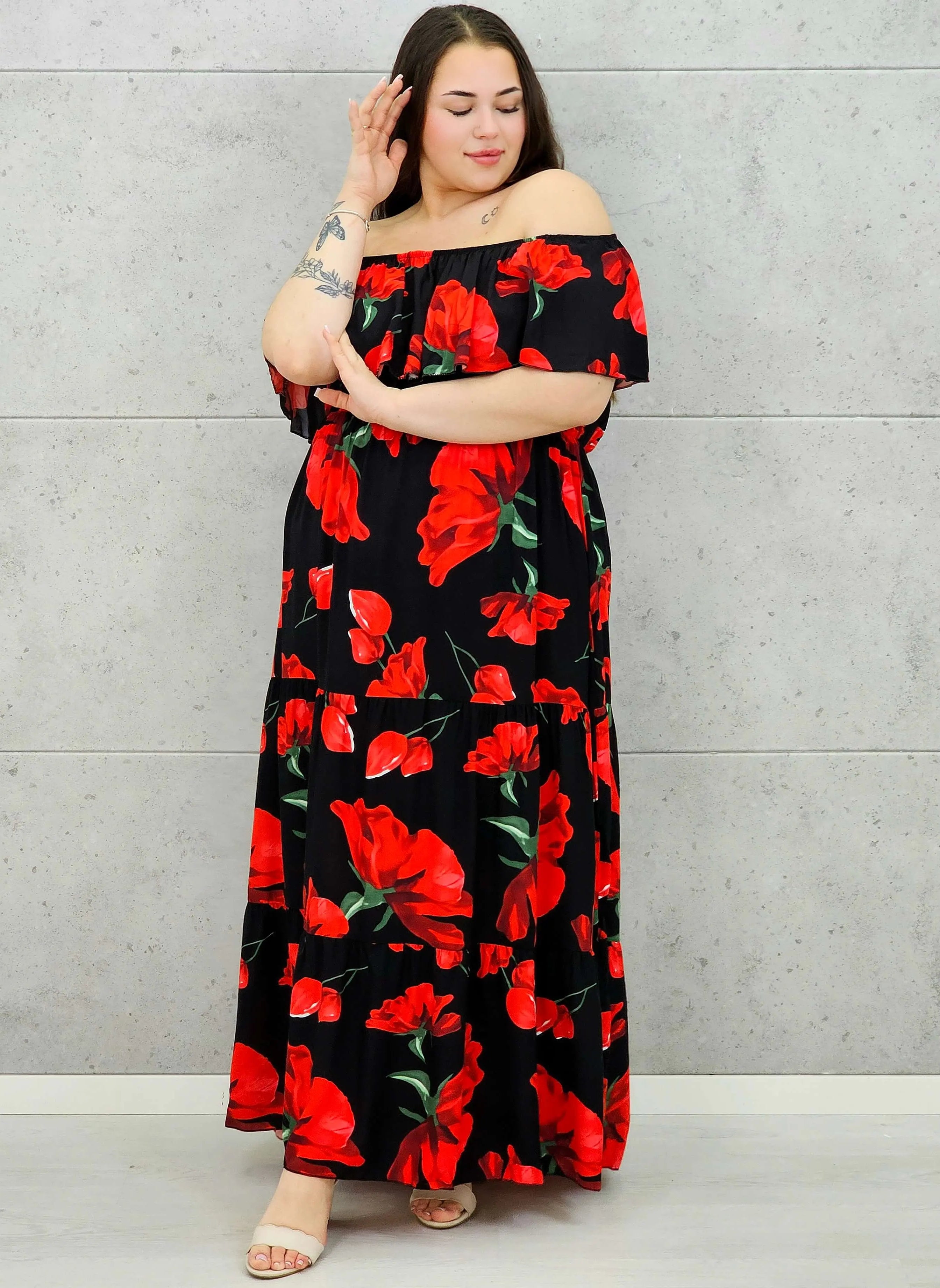 Sukienka plus size StylowaXL – kobiecy styl i lekkość w czerwone maki XXL Stylowa XL