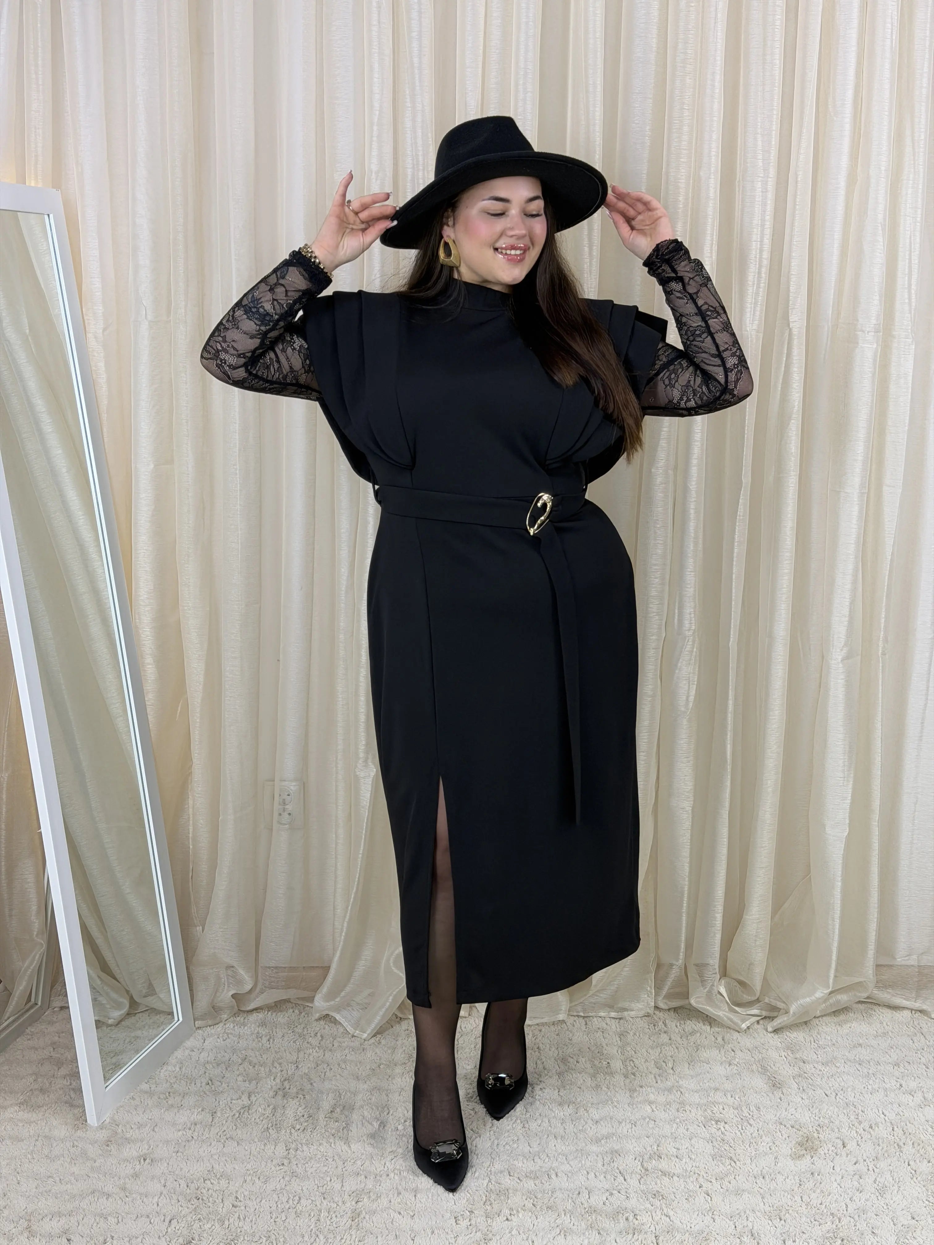 Sukienka plus size VIP Black – ikona elegancji i kobiecej klasy Stylowa XL