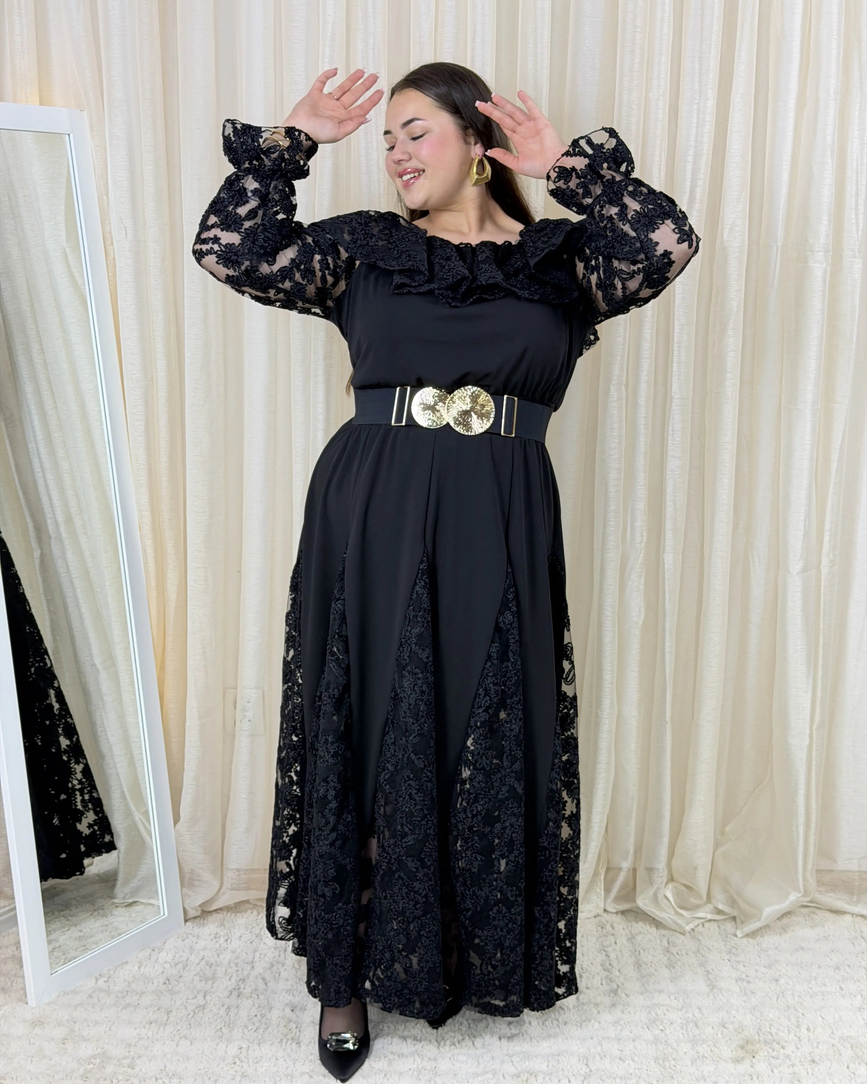 Sukienka plus size VIP z koronką i falbaną – wieczorowa elegancja XXL Stylowa XL