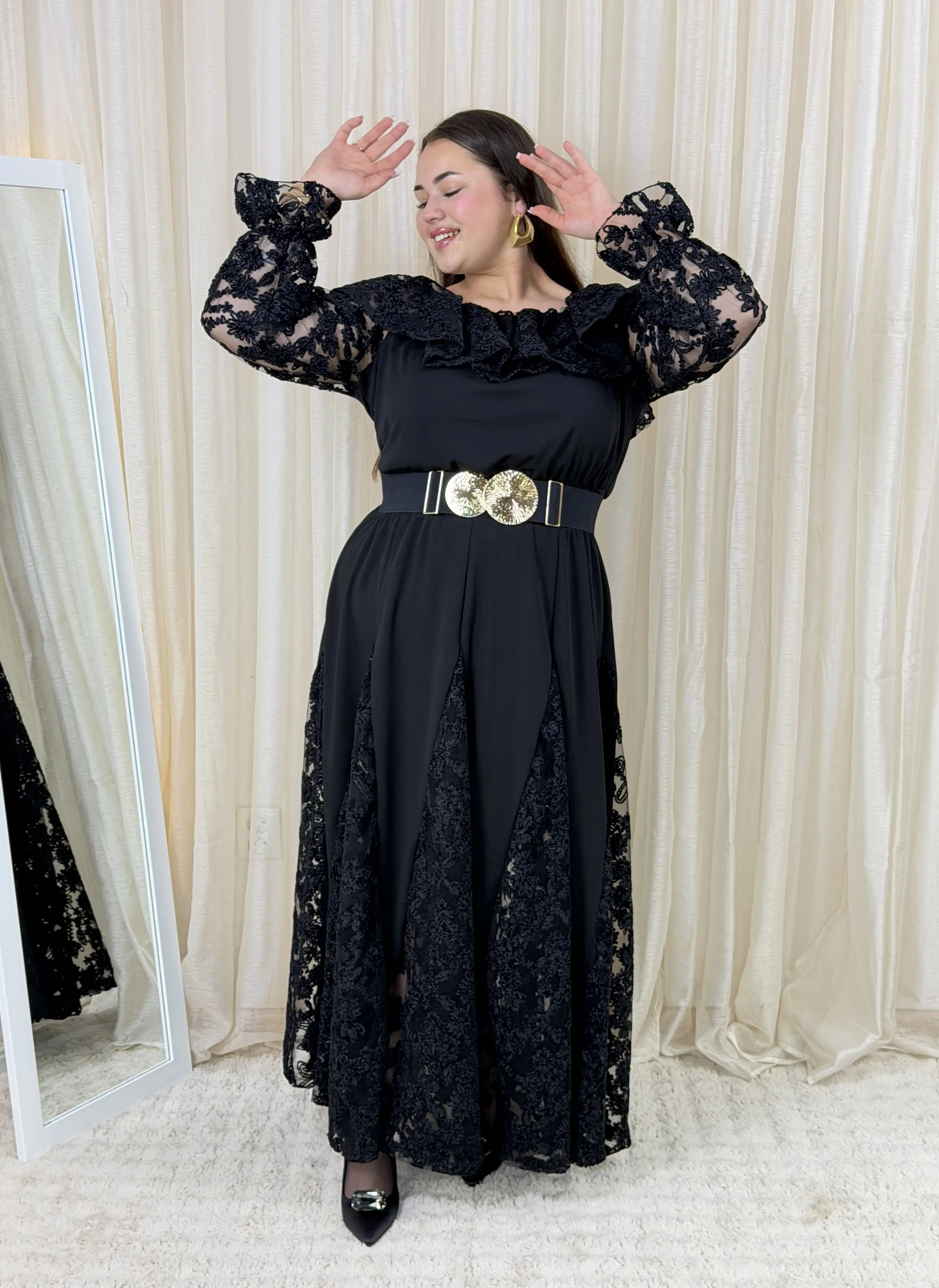Sukienka plus size VIP z koronką i falbaną – wieczorowa elegancja XXL Stylowa XL