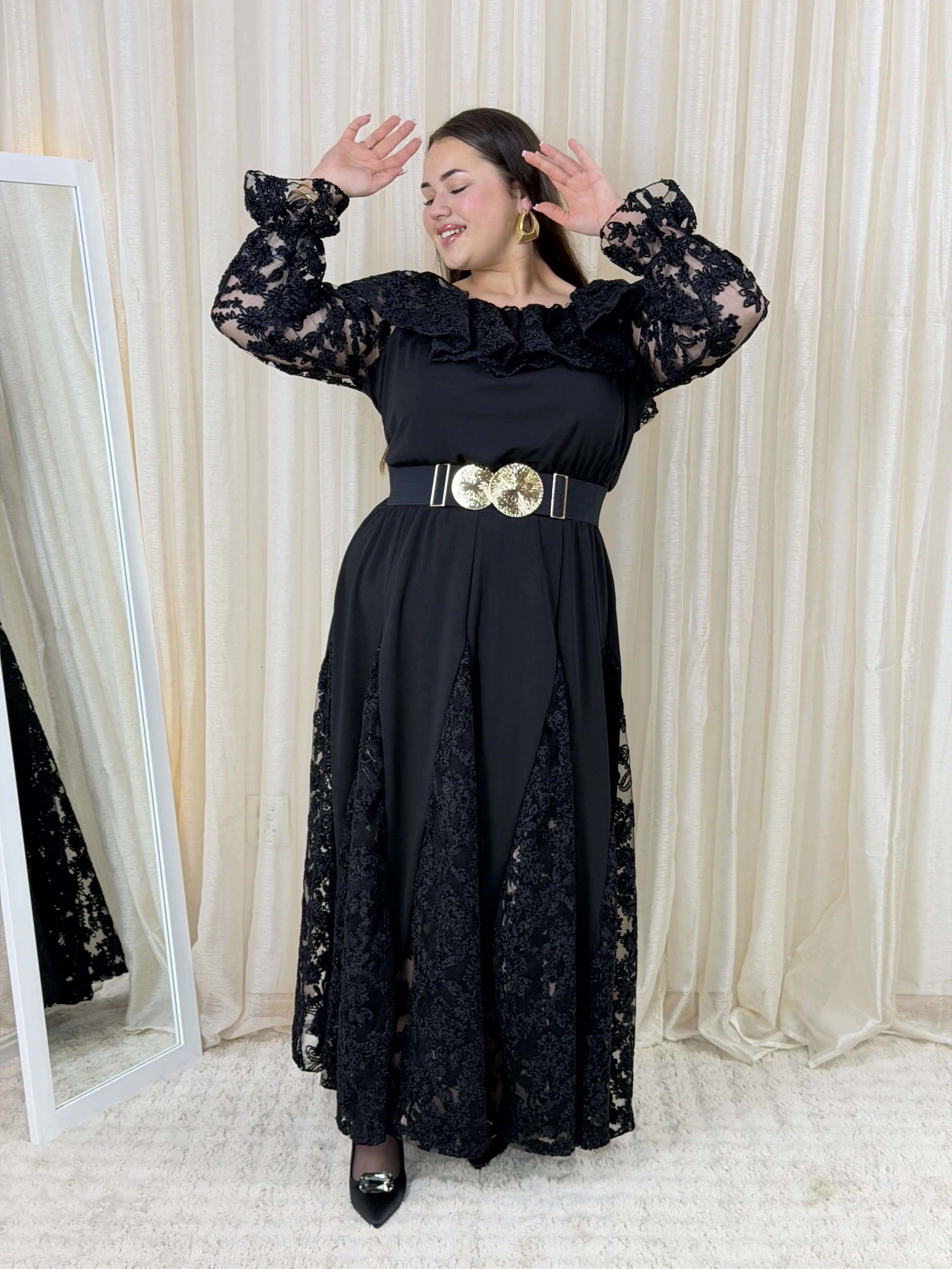 Sukienka plus size VIP z koronką i falbaną – wieczorowa elegancja XXL Stylowa XL
