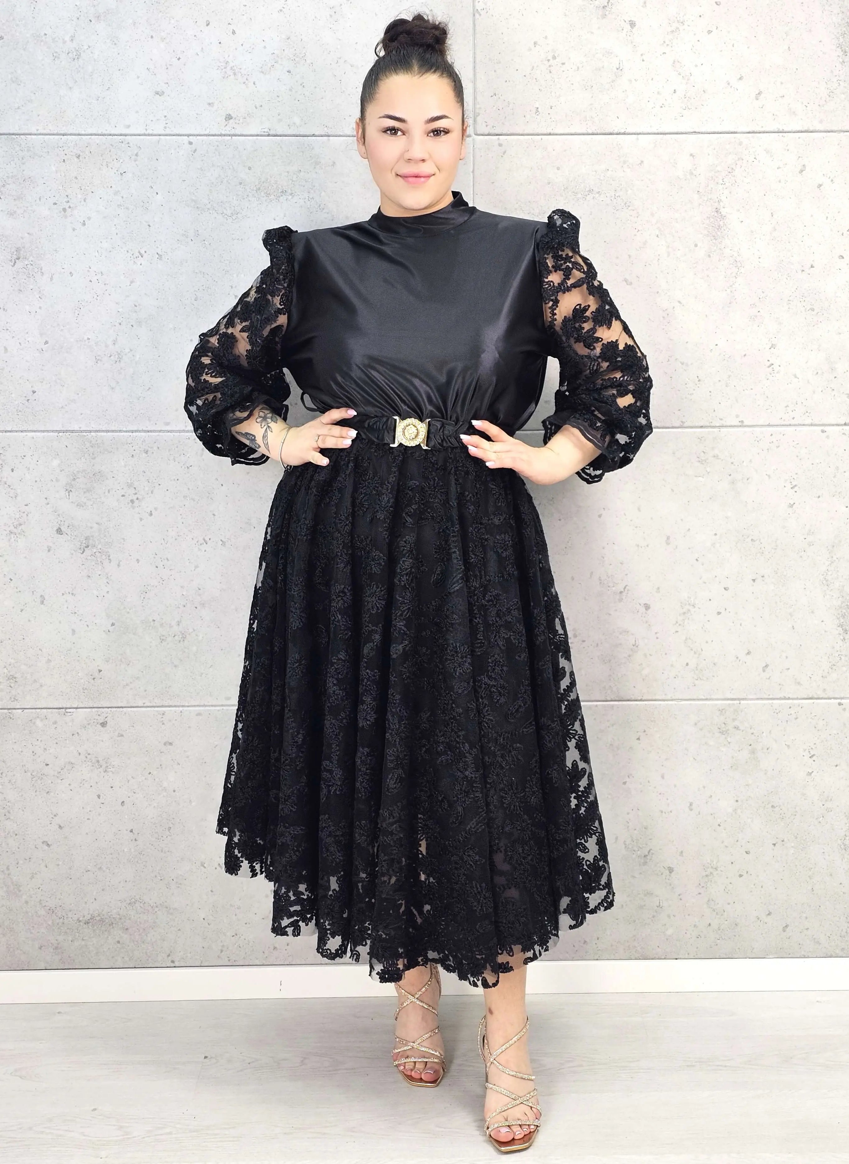 Sukienka plus size – Koronkowa elegancja w nowoczesnym wydaniu Stylowa XL