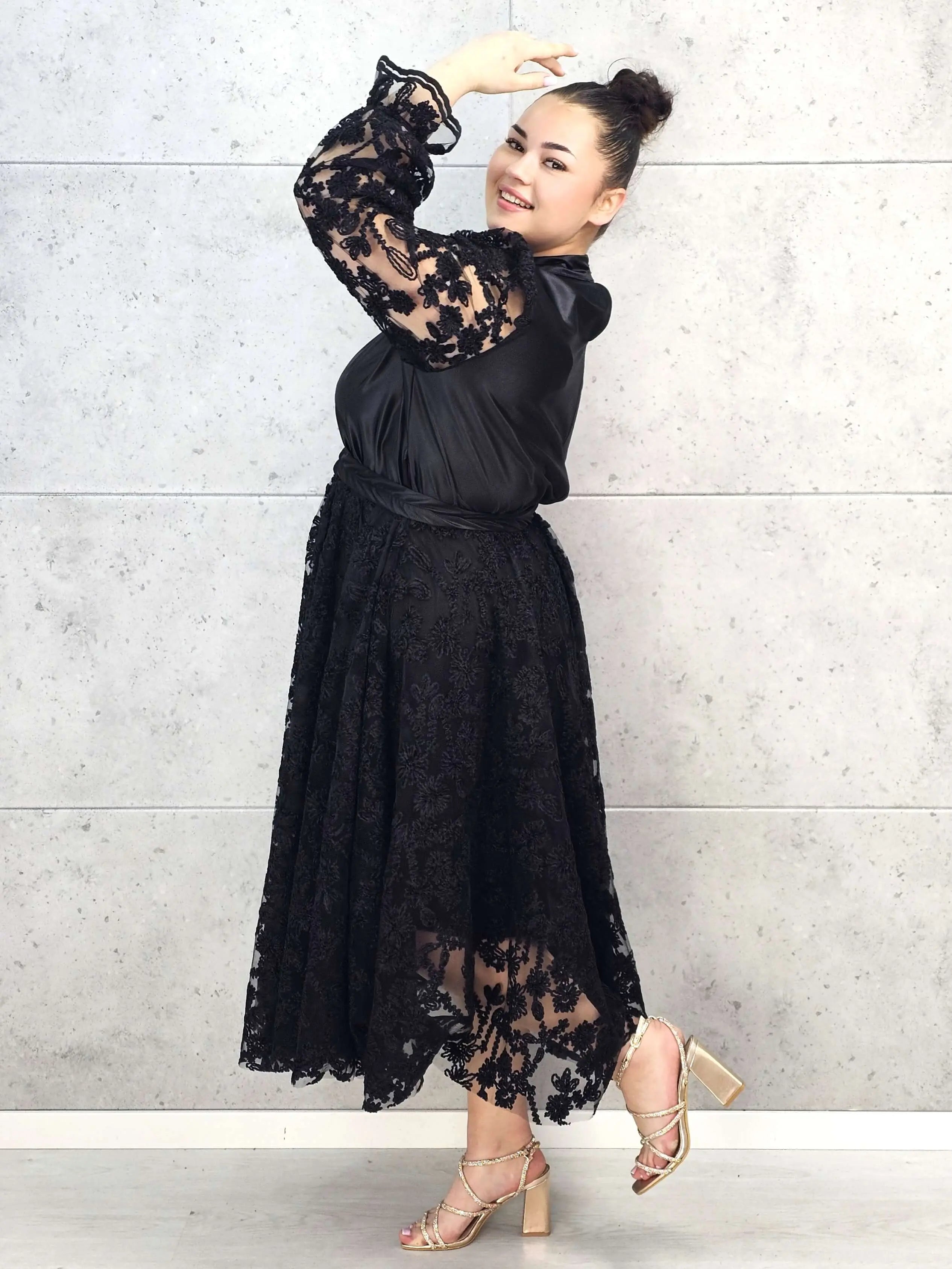 Sukienka plus size – Koronkowa elegancja w nowoczesnym wydaniu Stylowa XL