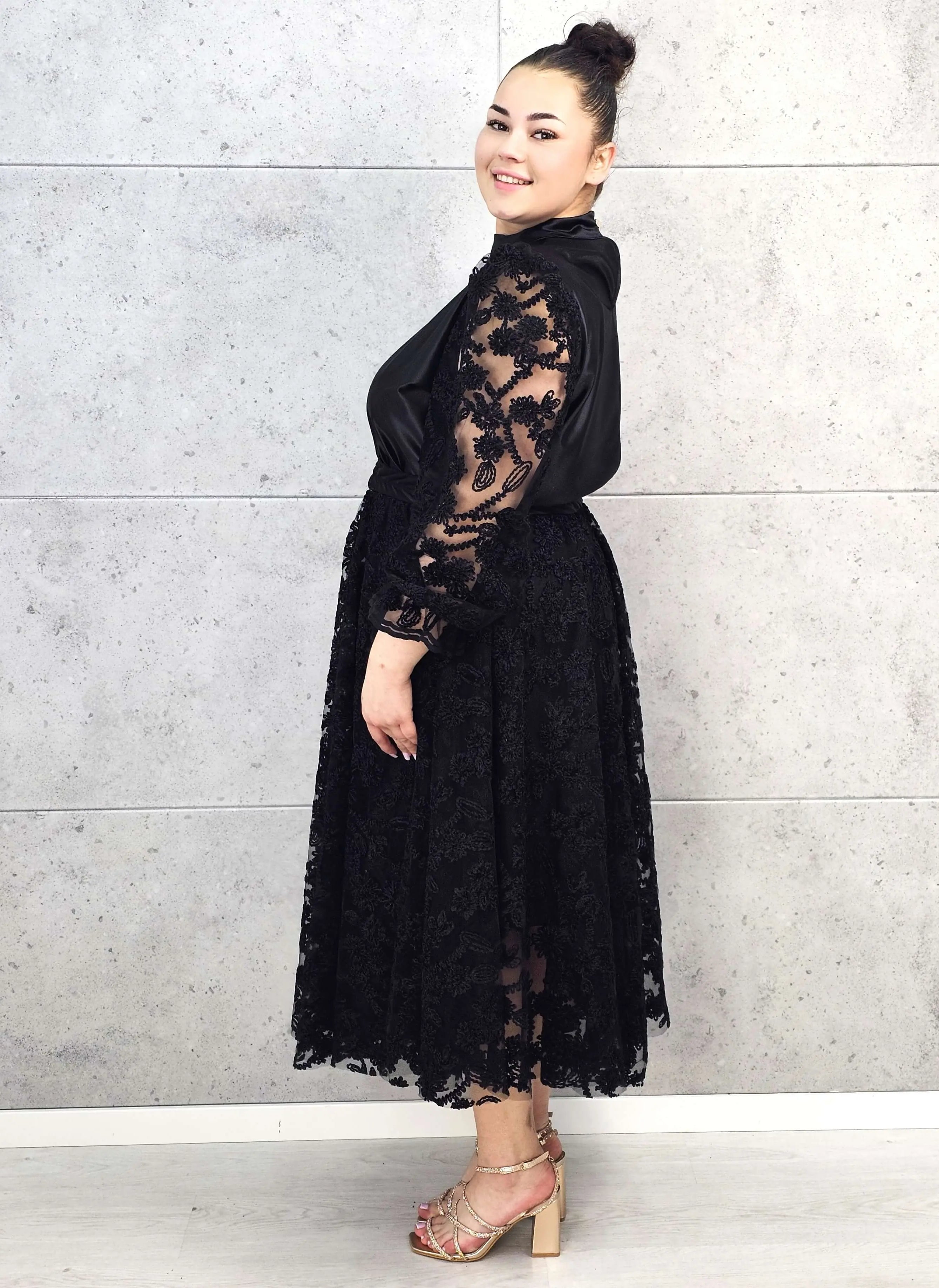 Sukienka plus size – Koronkowa elegancja w nowoczesnym wydaniu Stylowa XL