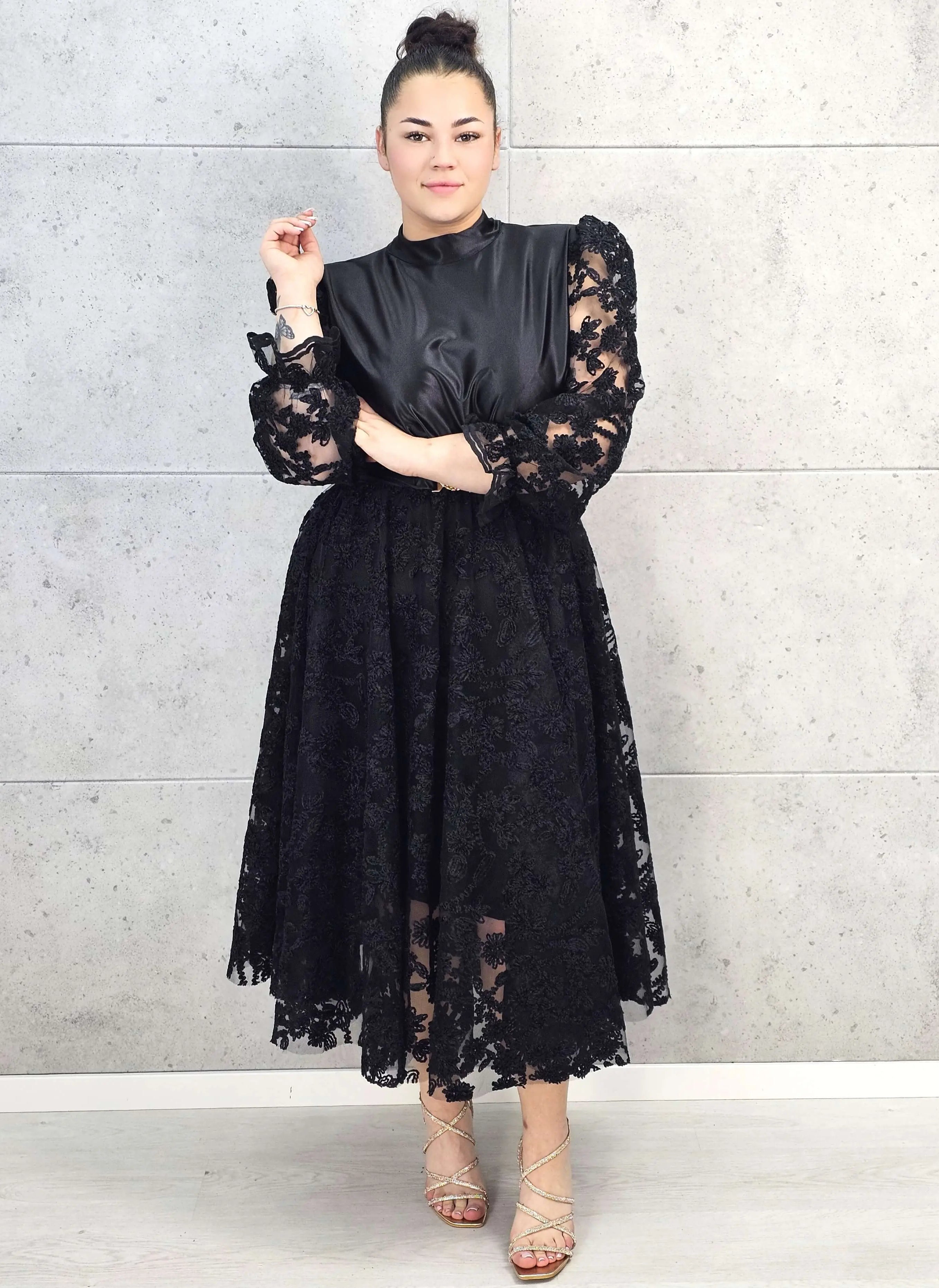 Sukienka plus size – Koronkowa elegancja w nowoczesnym wydaniu Stylowa XL