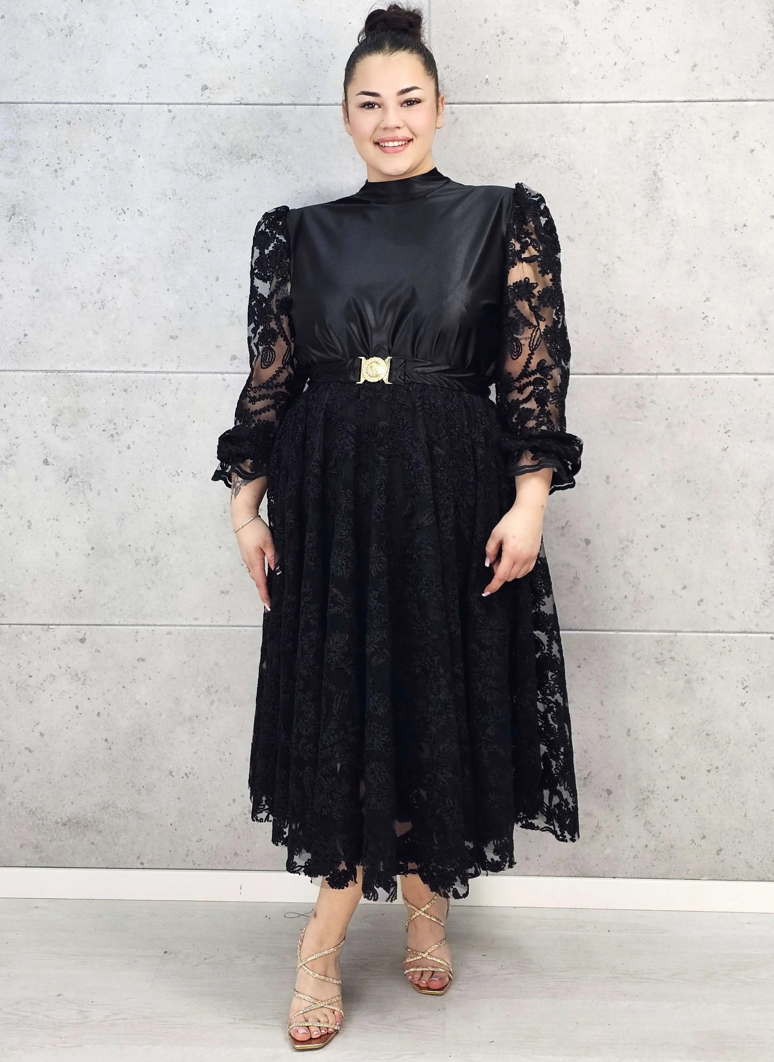 Sukienka plus size – Koronkowa elegancja w nowoczesnym wydaniu Stylowa XL