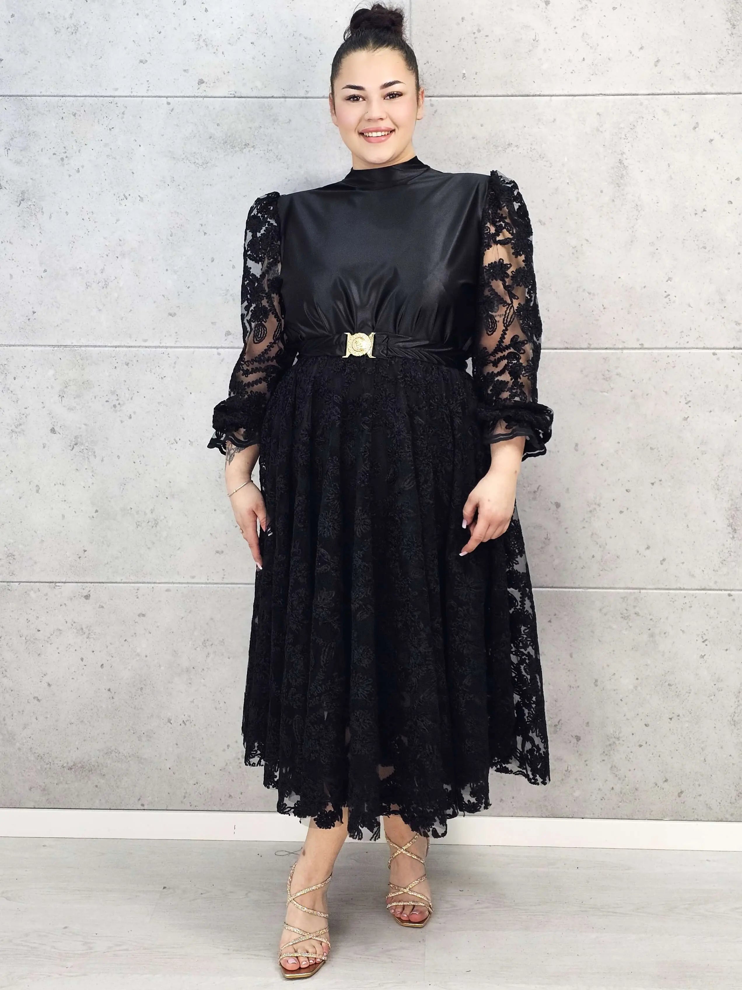 Sukienka plus size – Koronkowa elegancja w nowoczesnym wydaniu Stylowa XL