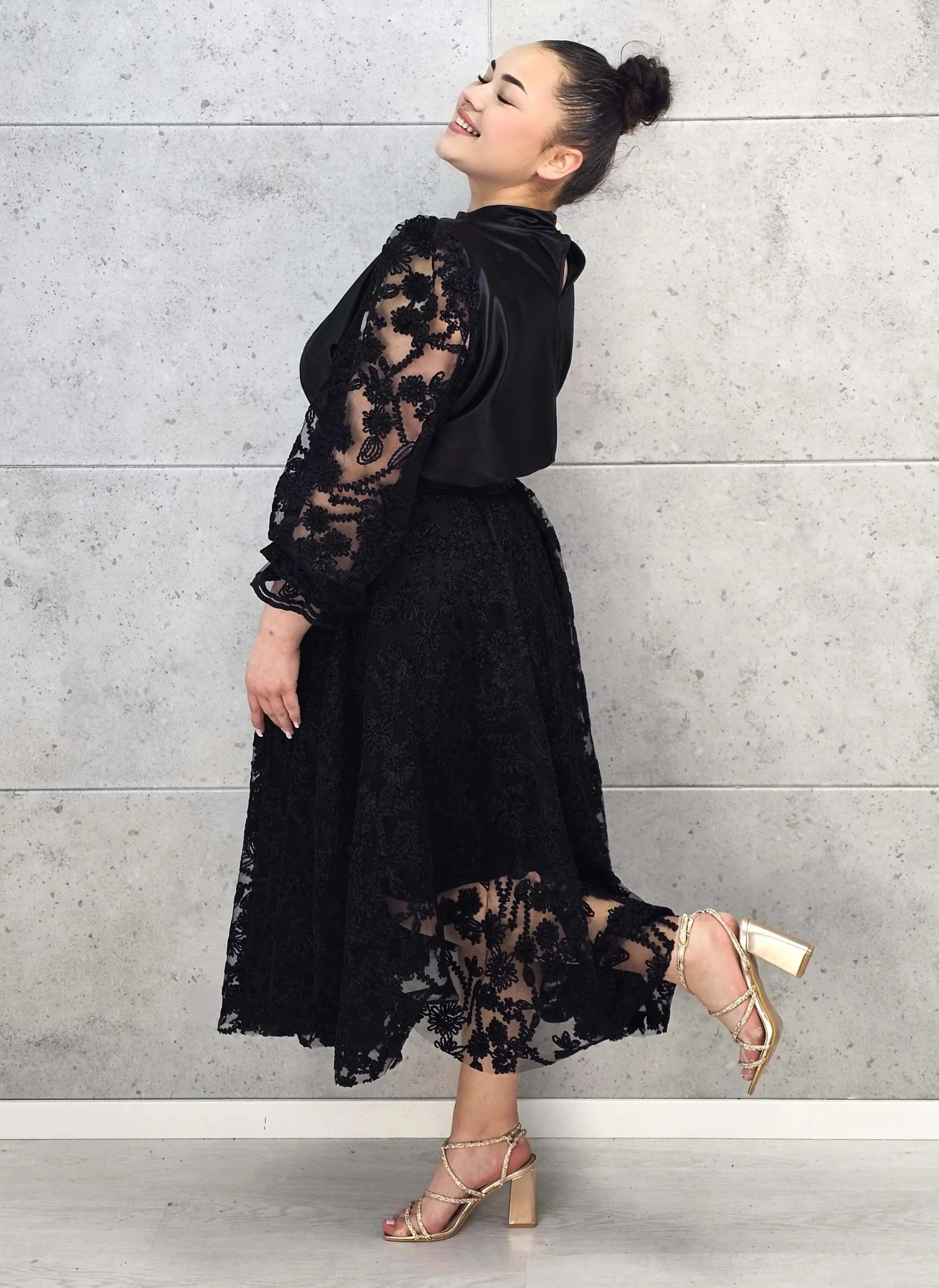 Sukienka plus size – Koronkowa elegancja w nowoczesnym wydaniu Stylowa XL