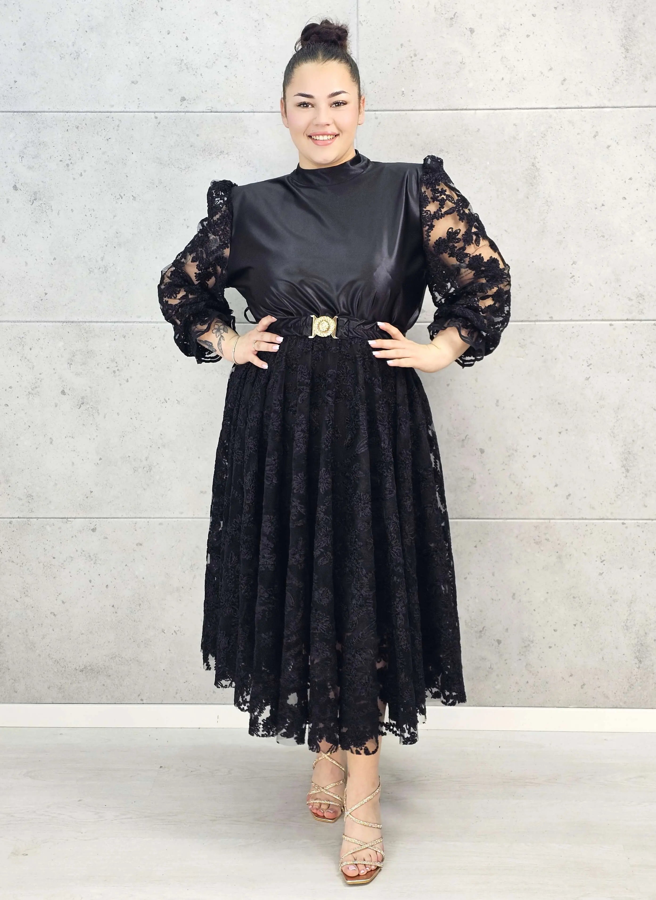 Sukienka plus size – Koronkowa elegancja w nowoczesnym wydaniu Stylowa XL