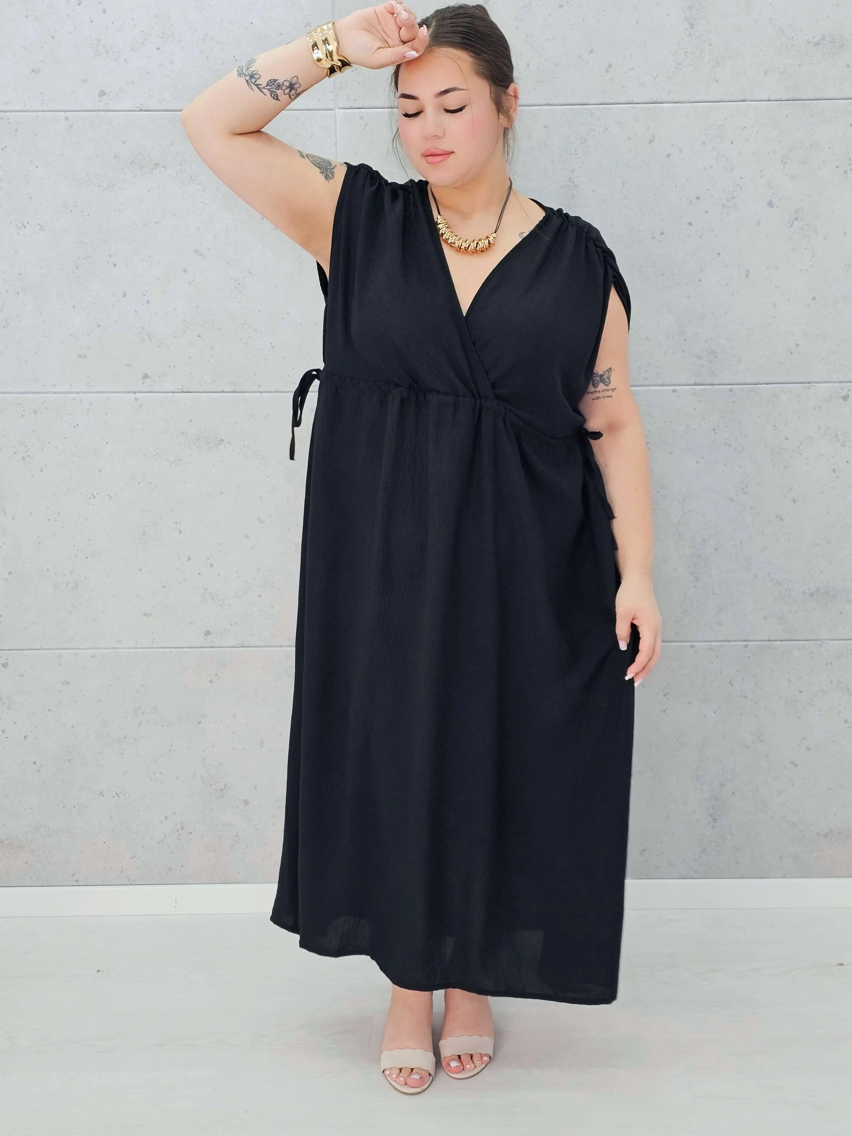 Sukienka plus size – elegancja i kobiecy styl, który podkreśla figurę Stylowa XL