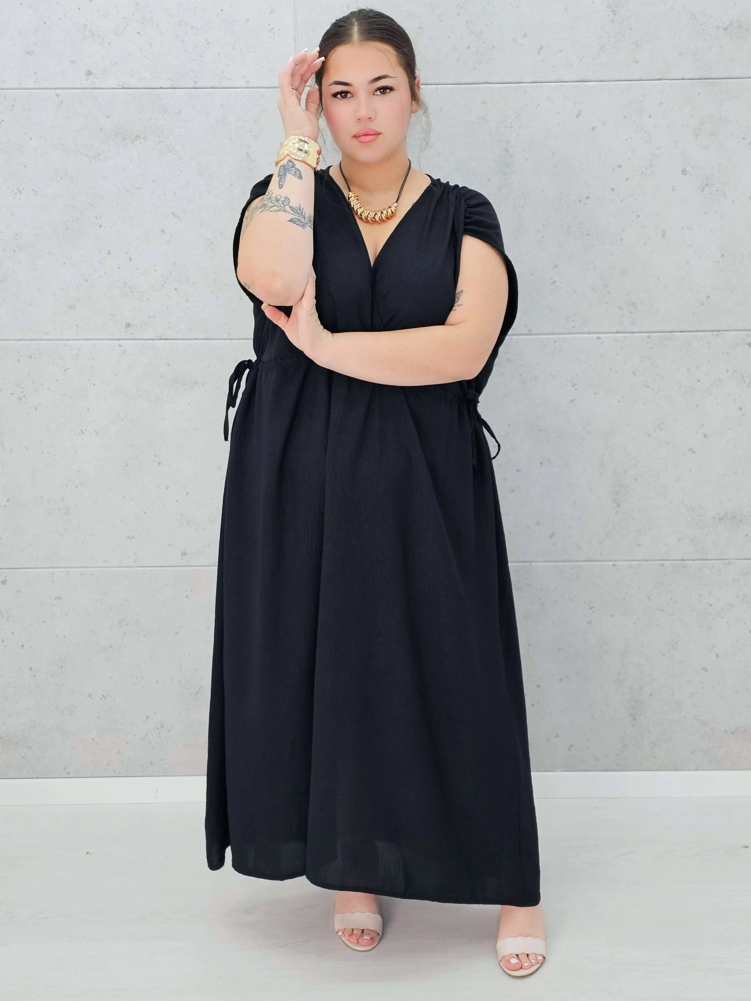 Sukienka plus size – elegancja i kobiecy styl, który podkreśla figurę Stylowa XL