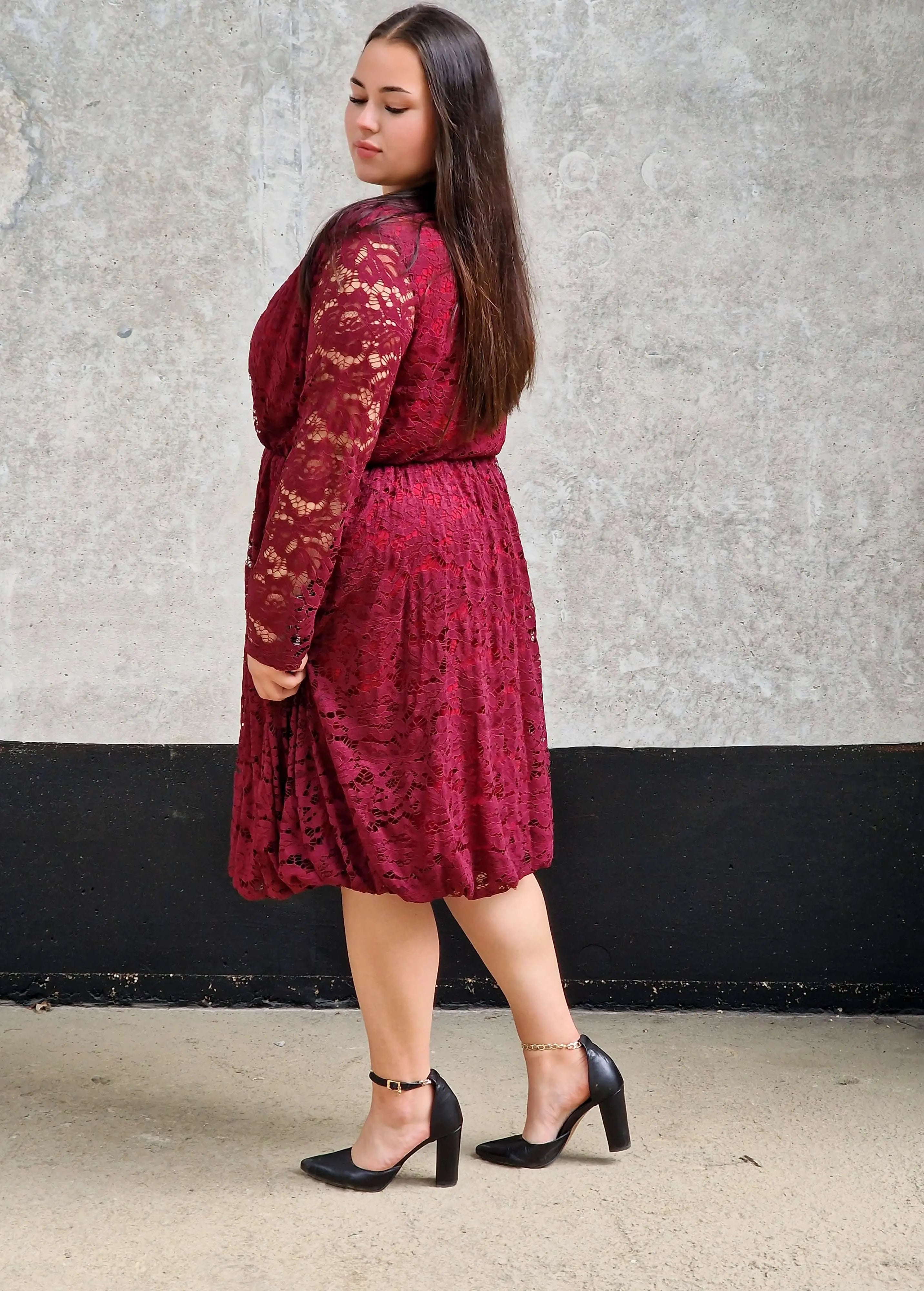 Sukienka plus size – kobiecy styl, elegancja i wygoda w jednym - Stylowa XL