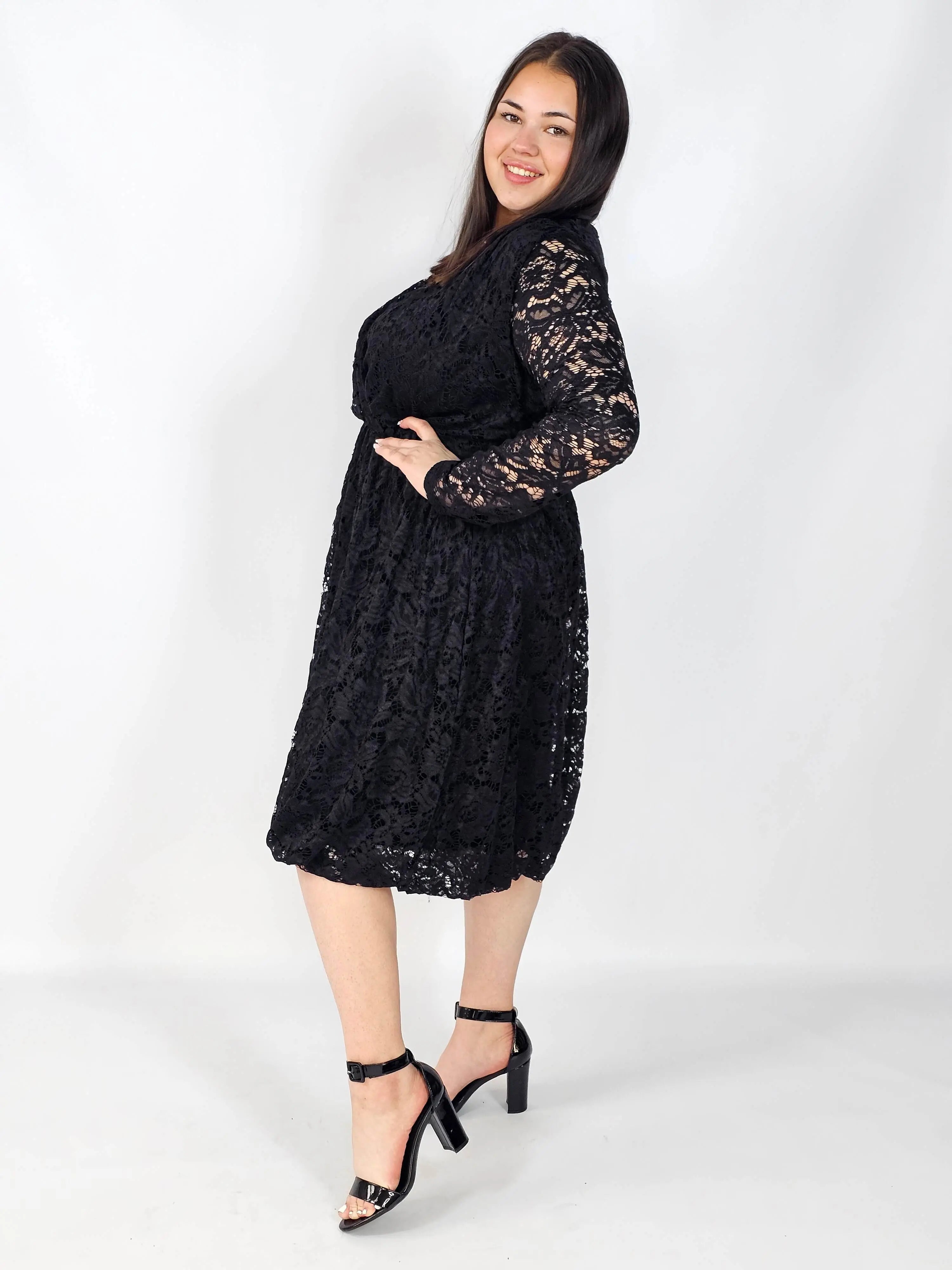 Sukienka plus size – kobiecy styl, elegancja i wygoda w jednym Stylowa XL