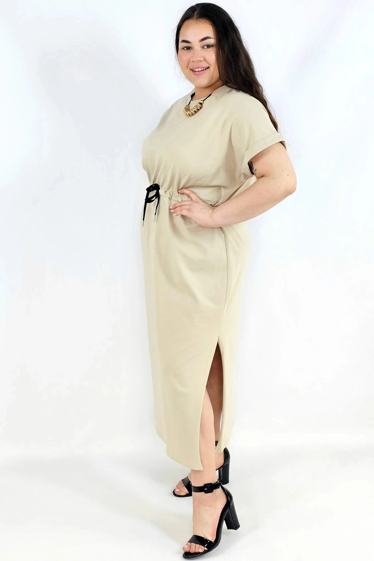 Sukienka plus size – komfortowa maxi z regulacją w pasie Stylowa XL
