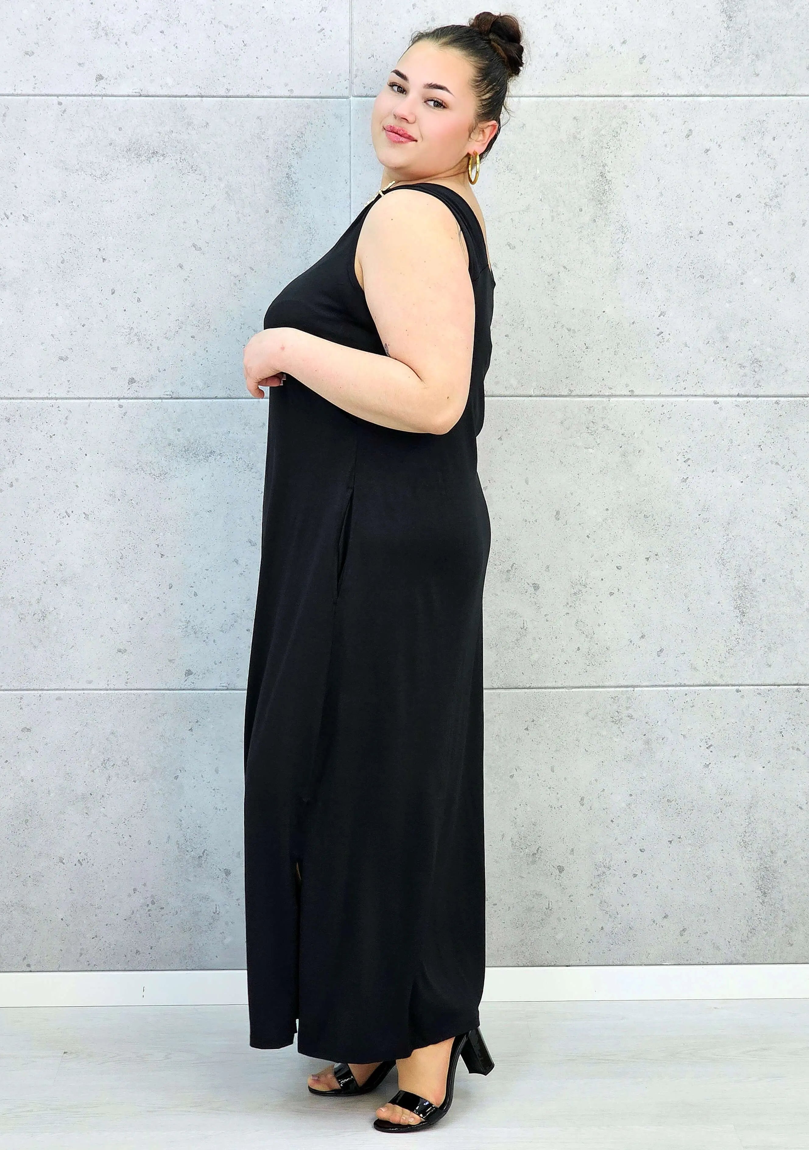 Sukienka plus size – wygodny fason podkreślający kobiecą sylwetkę XXL Stylowa XL