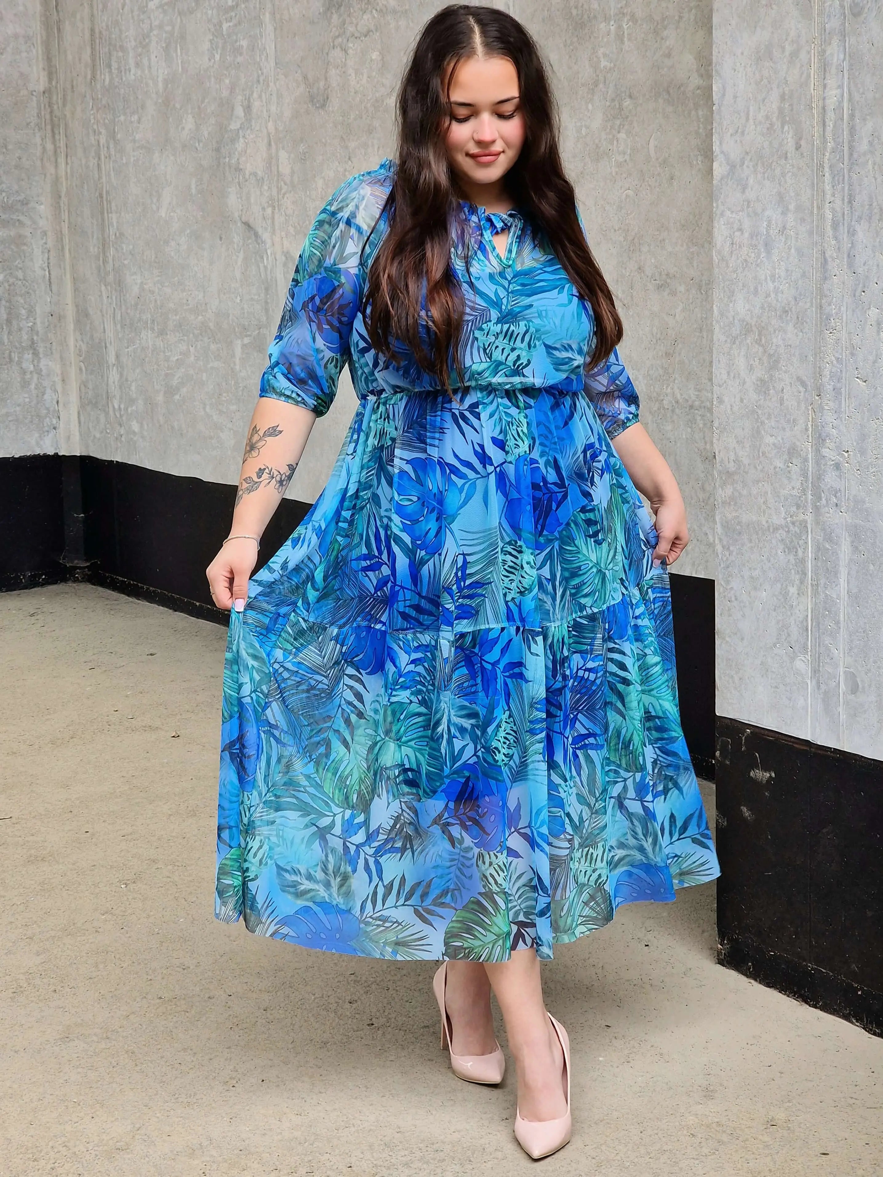 Sukienka plus size – zwiewna, elegancka i wygodna sukienka XXL na każdą okazję Stylowa XL