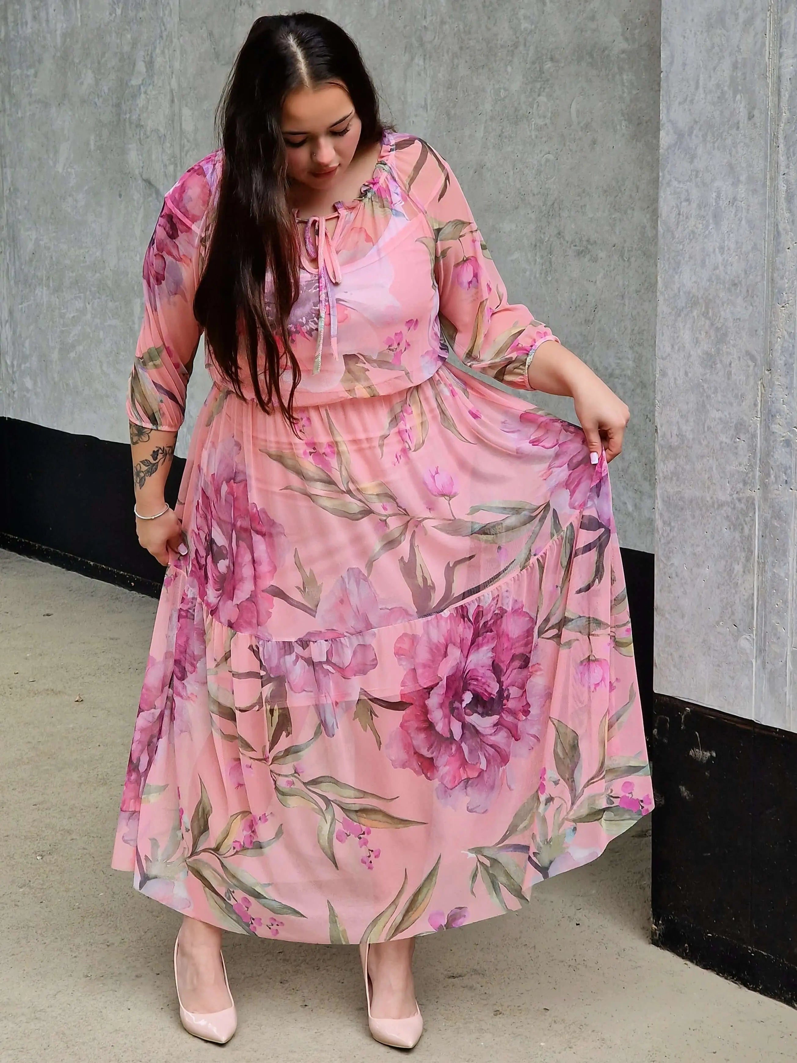 Sukienka plus size – zwiewna, elegancka i wygodna sukienka XXL na każdą okazję Stylowa XL