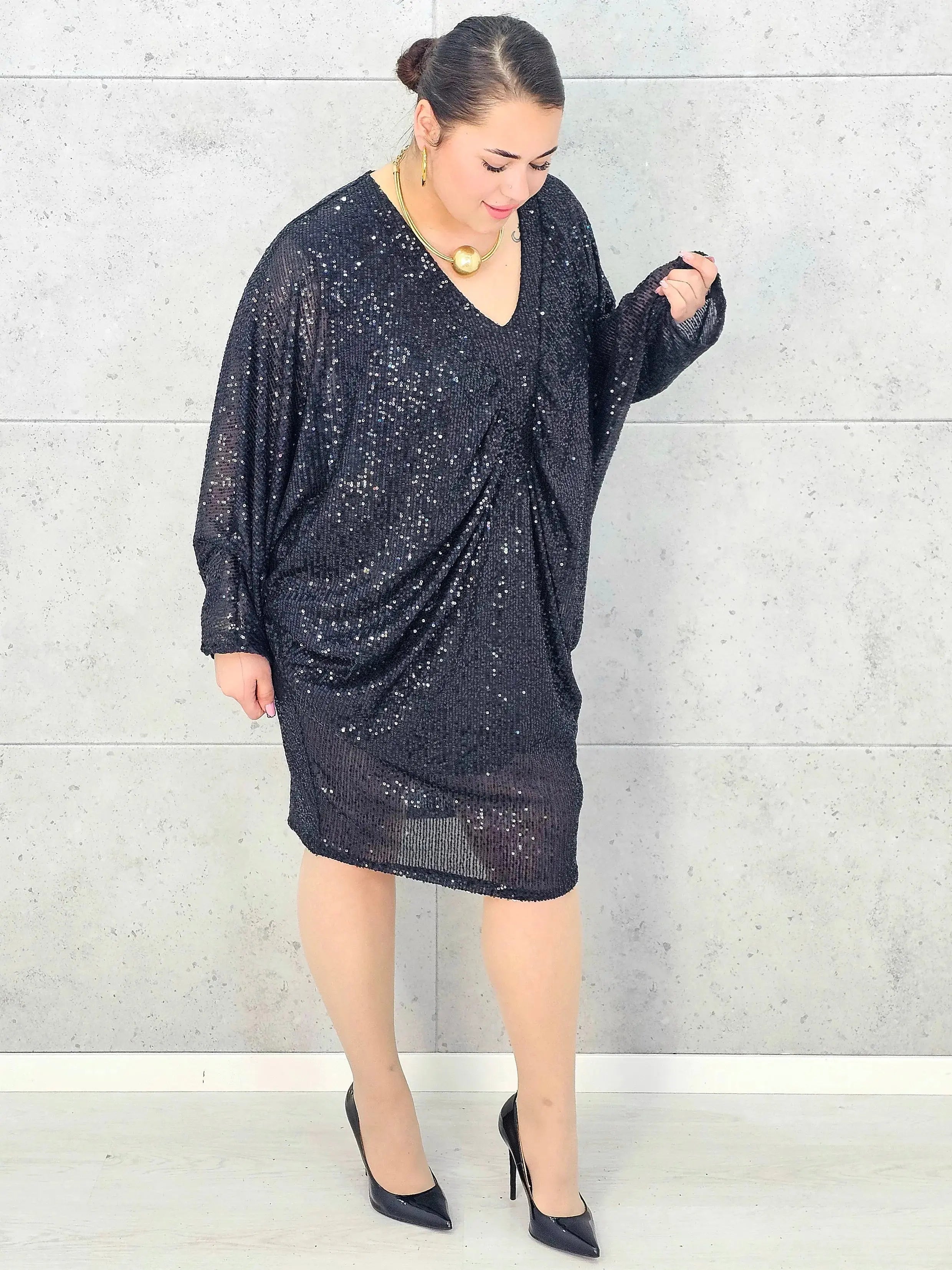 Sukienka plus size cekinowa – wyjątkowa moda XXL Stylowa XL