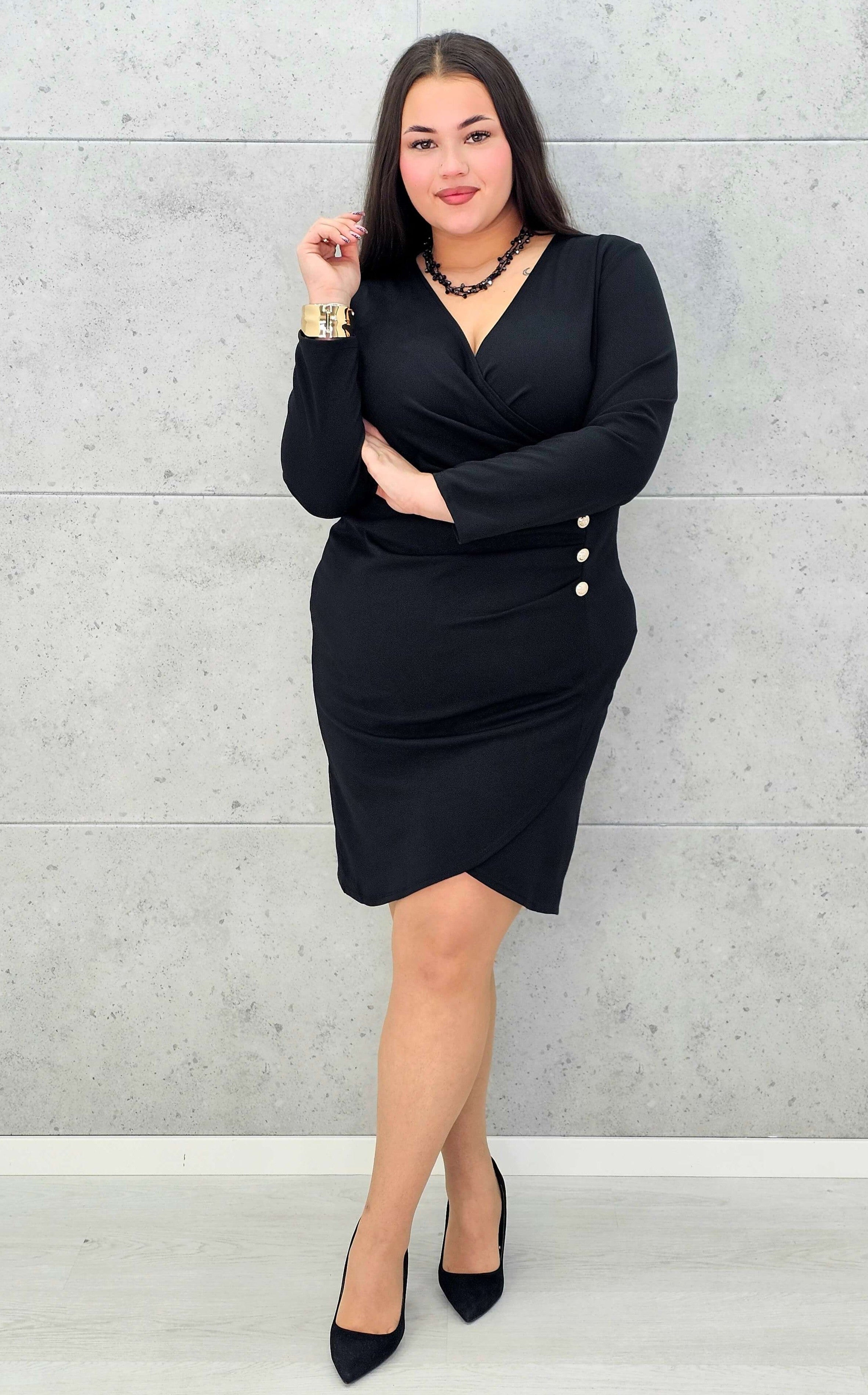 Sukienka plus size czarna kopertowa z ozdobnymi guzikami – elegancka mini XXL Stylowa XL