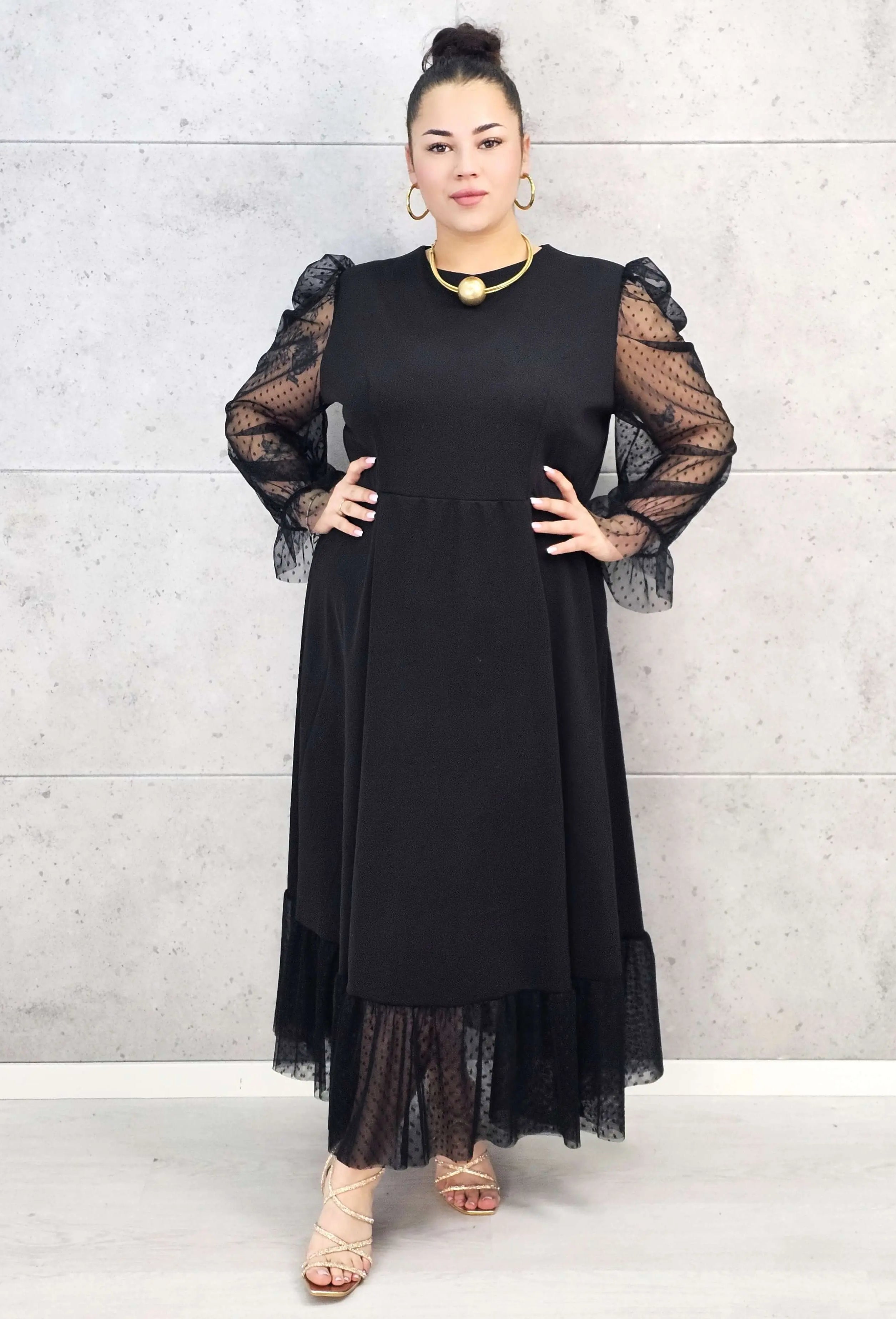 Sukienka plus size czarna maxi z transparentnymi rękawami – elegancja i lekkość Stylowa XL