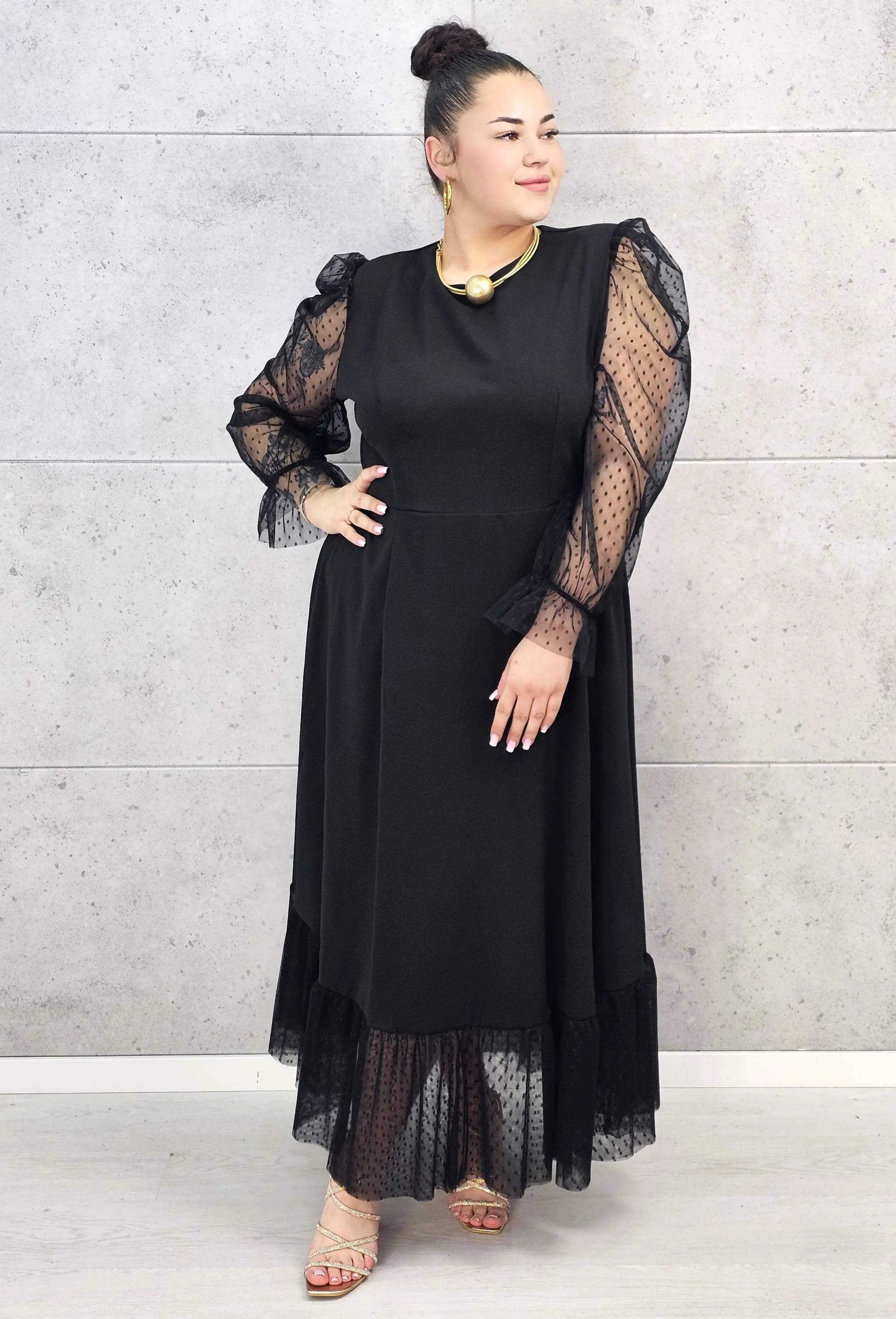 Sukienka plus size czarna maxi z transparentnymi rękawami – elegancja i lekkość Stylowa XL