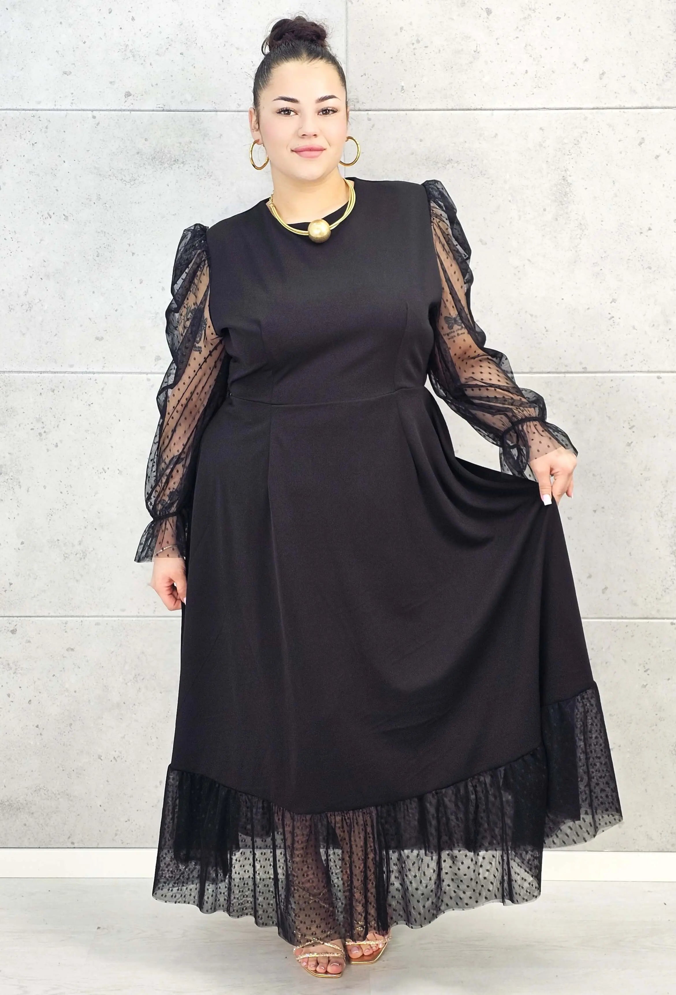 Sukienka plus size czarna maxi z transparentnymi rękawami – elegancja i lekkość Stylowa XL