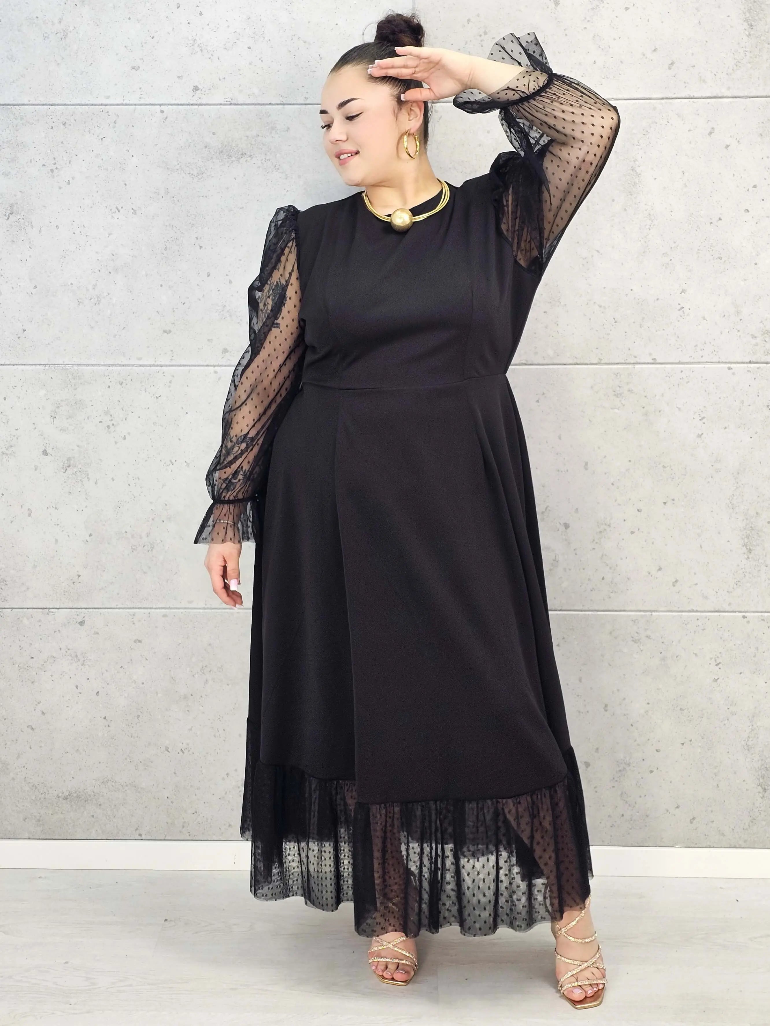 Sukienka plus size czarna maxi z transparentnymi rękawami – elegancja i lekkość Stylowa XL