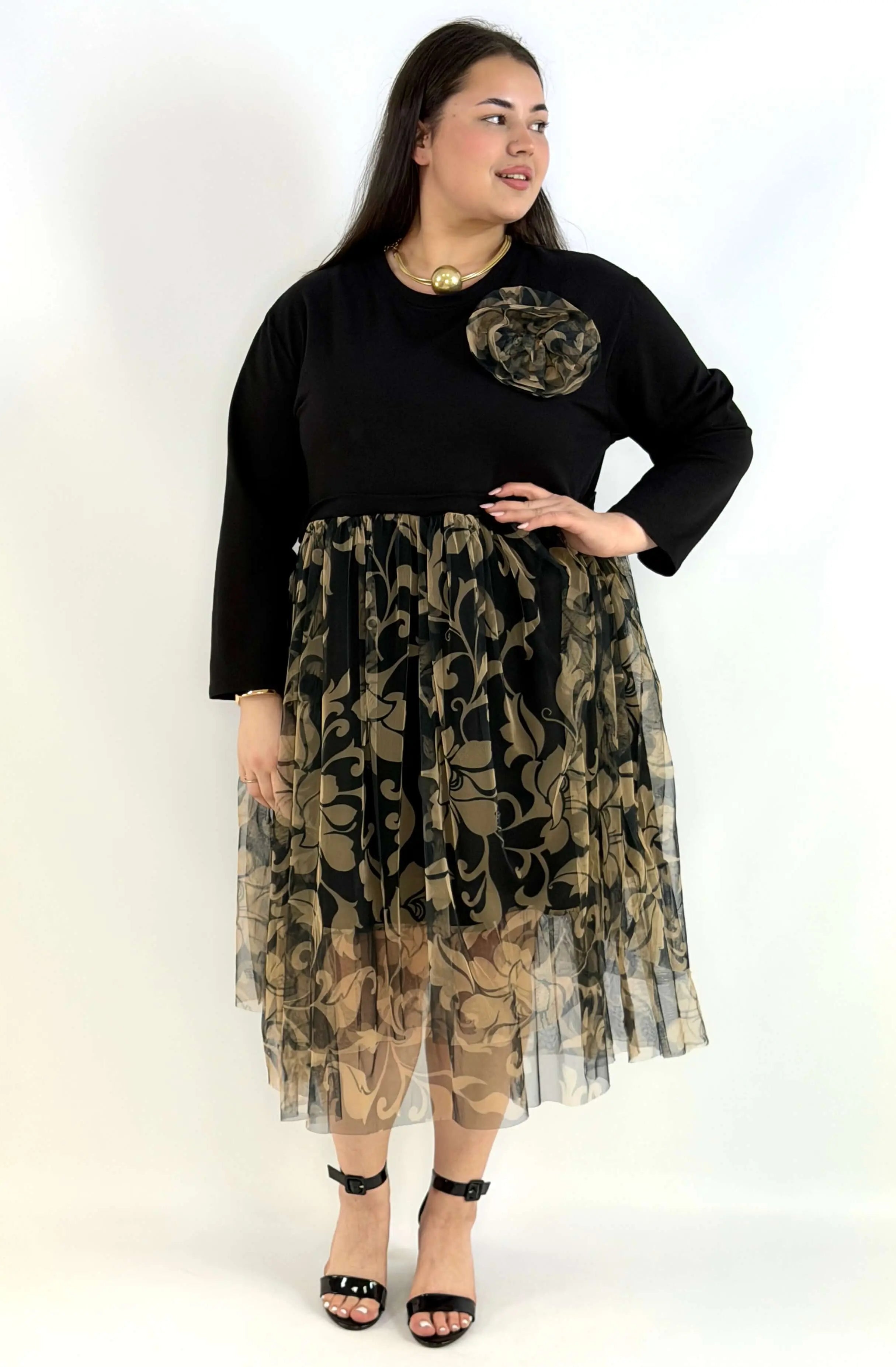 Sukienka plus size czarno-beżowa – elegancka sukienka XXL z tiulem Stylowa XL