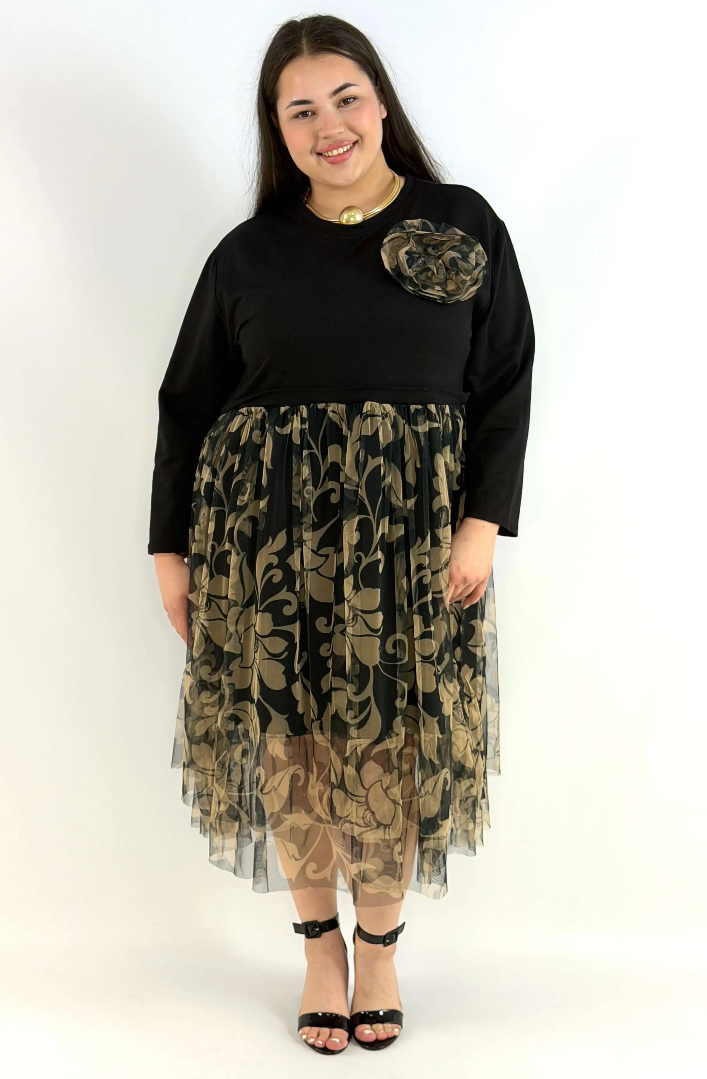 Sukienka plus size czarno-beżowa – elegancka sukienka XXL z tiulem Stylowa XL
