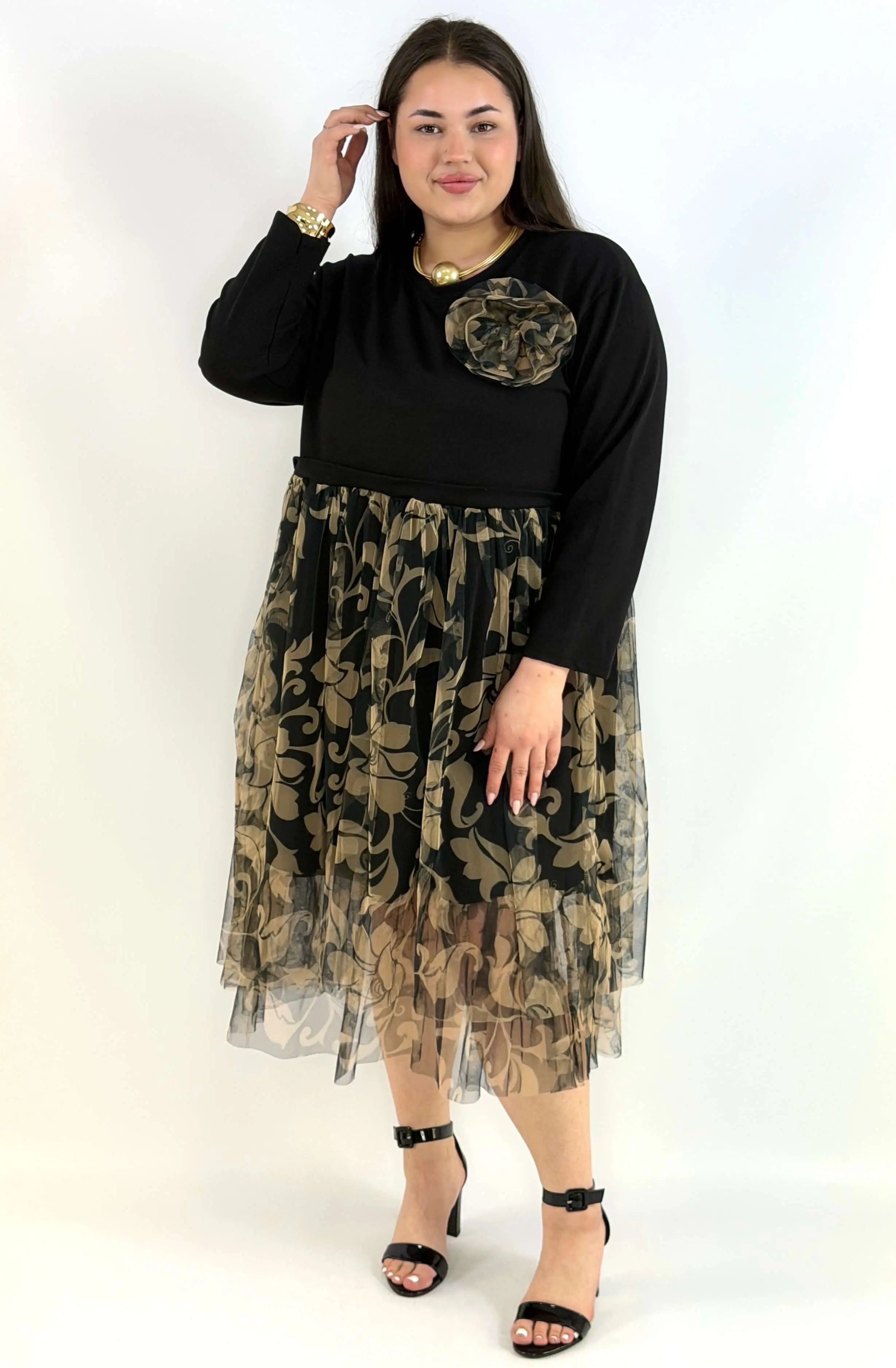 Sukienka plus size czarno-beżowa – elegancka sukienka XXL z tiulem Stylowa XL