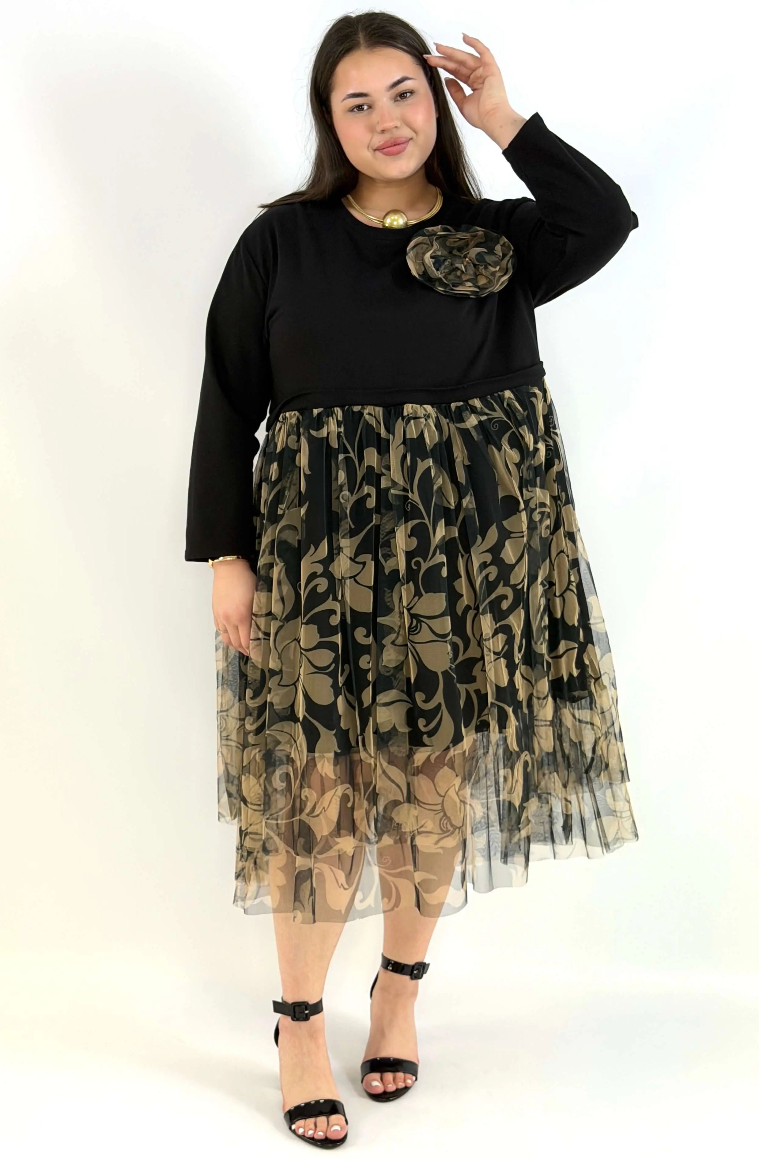 Sukienka plus size czarno-beżowa – elegancka sukienka XXL z tiulem Stylowa XL