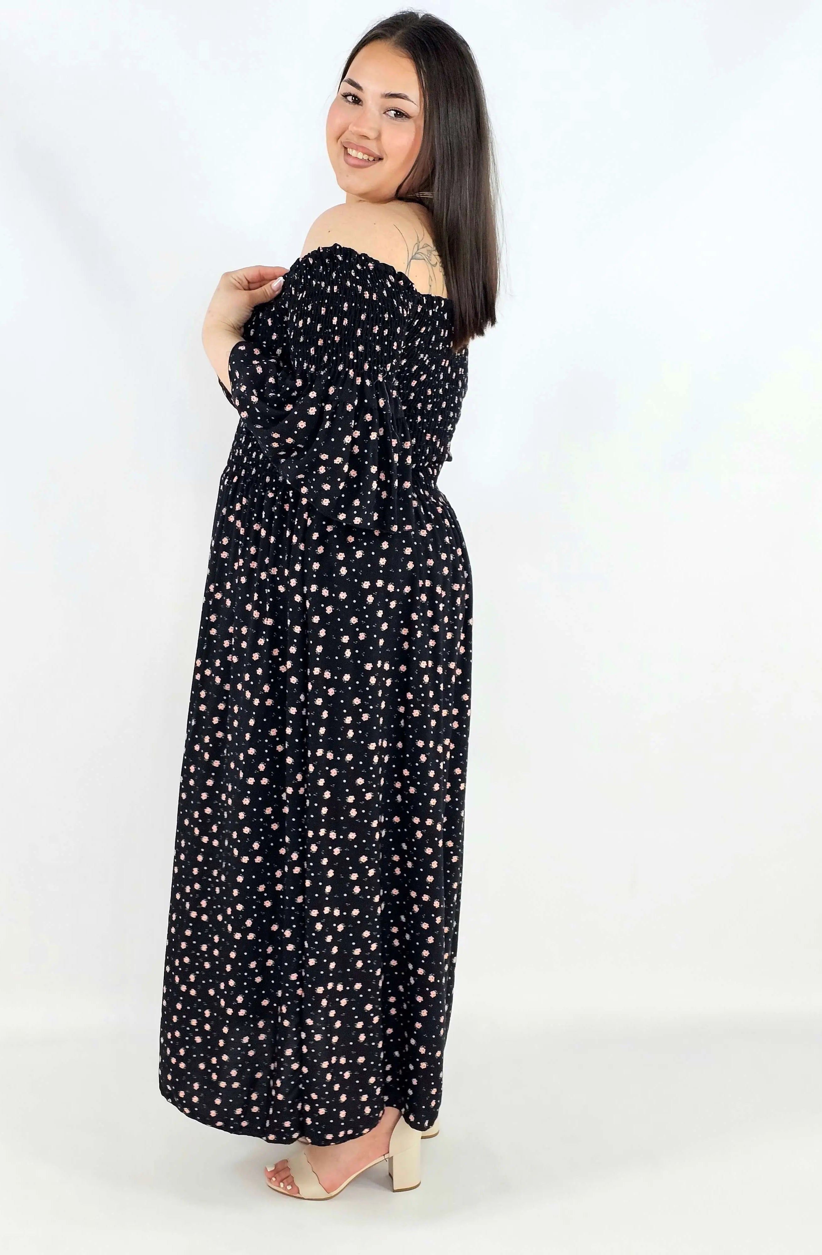 Sukienka plus size hiszpanka czarna w drobne kwiaty XXL – elegancja na komunię i wesele Stylowa XL