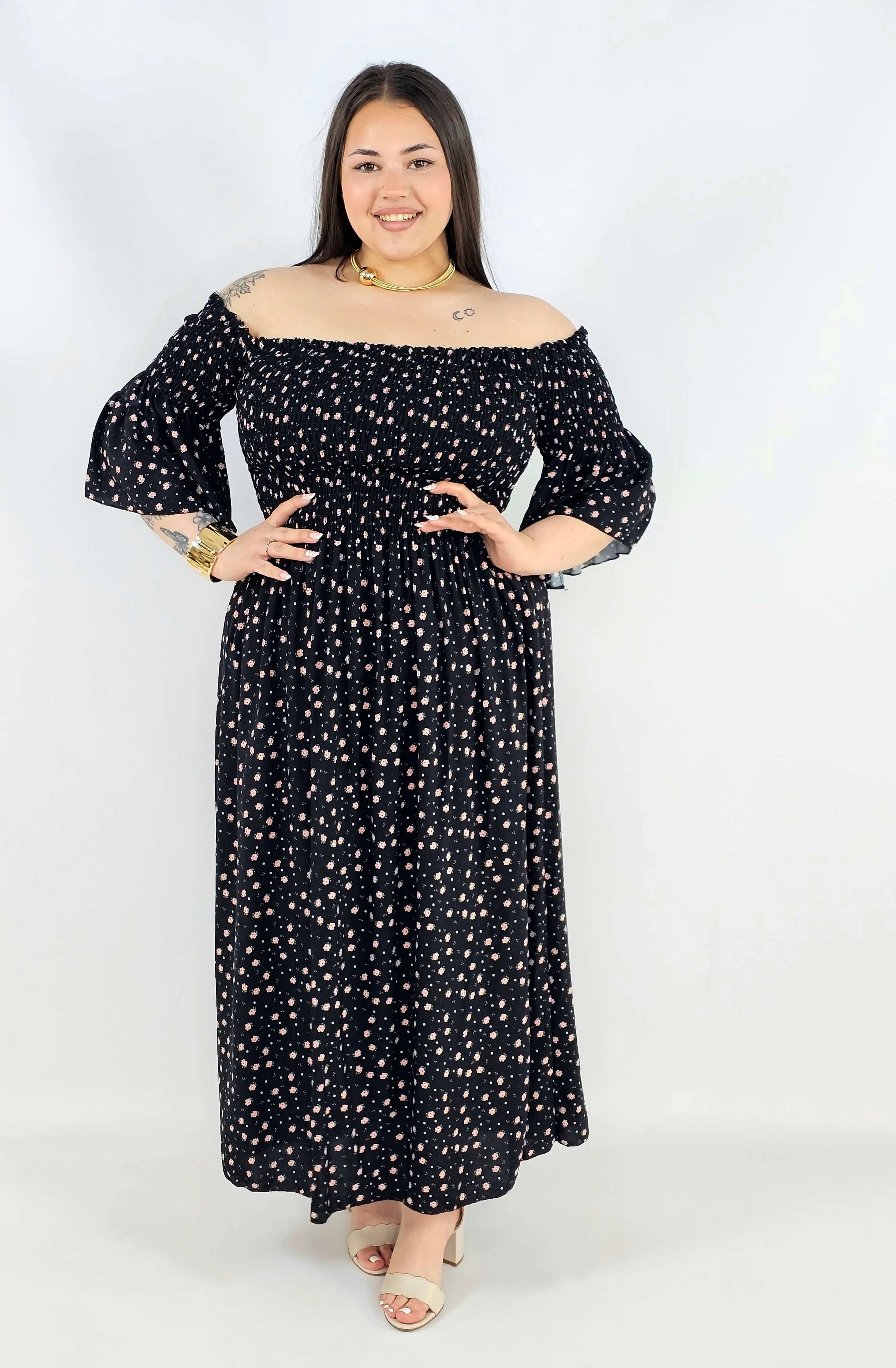 Sukienka plus size hiszpanka czarna w drobne kwiaty XXL – elegancja na komunię i wesele Stylowa XL