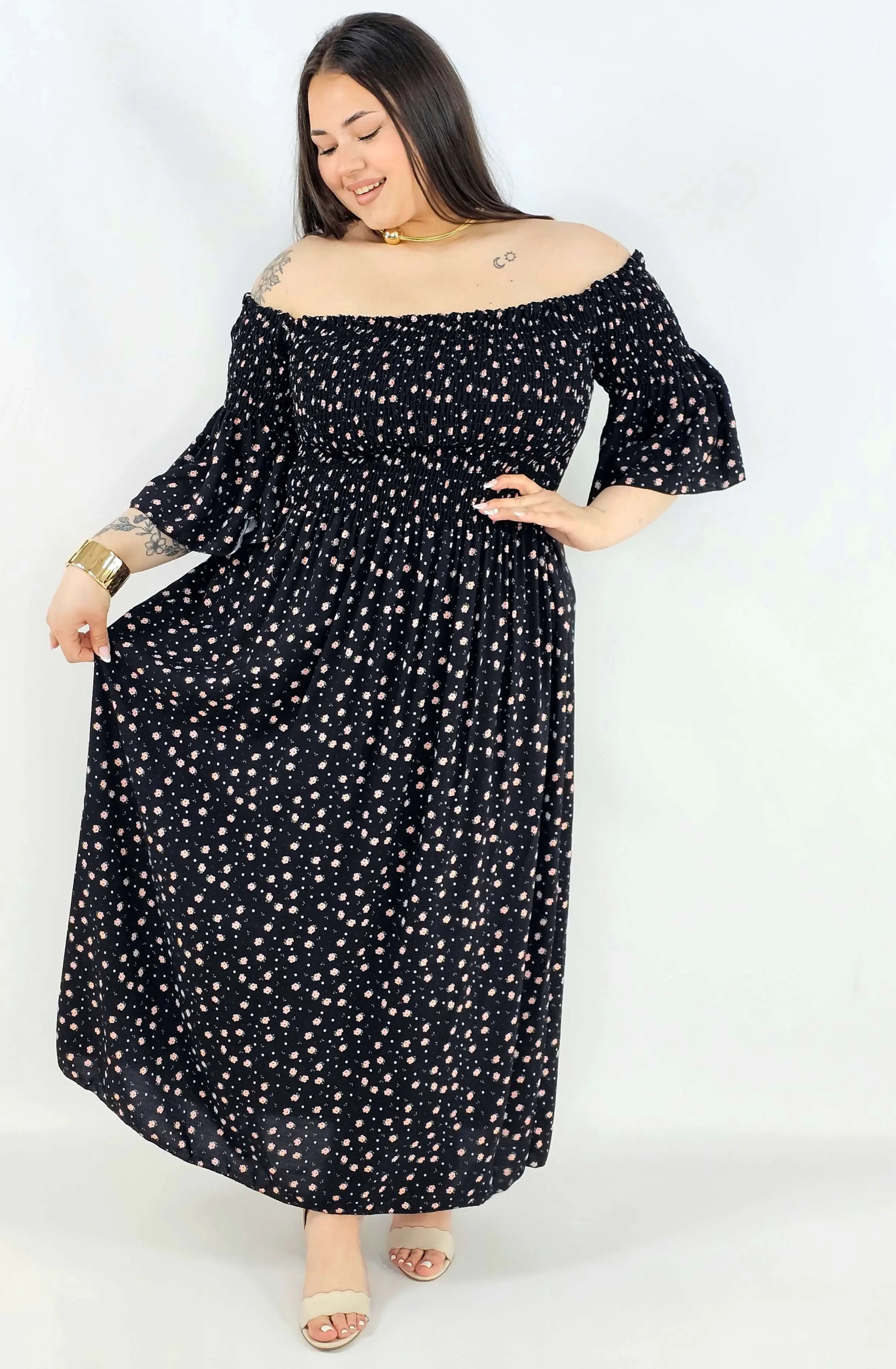 Sukienka plus size hiszpanka czarna w drobne kwiaty XXL – elegancja na komunię i wesele Stylowa XL