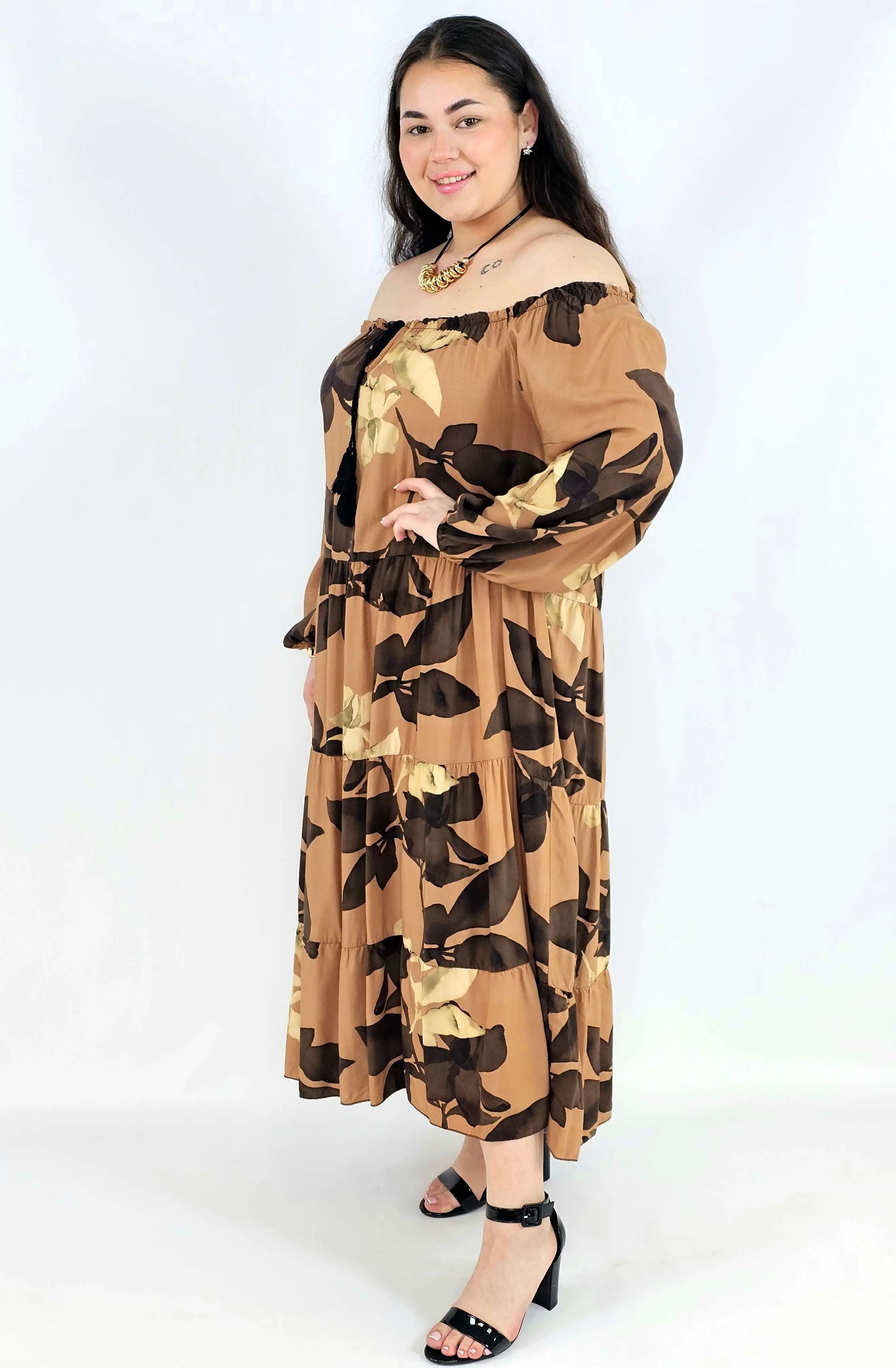 Sukienka plus size hiszpanka maxi – brązowa sukienka XXL w kwiaty Stylowa XL