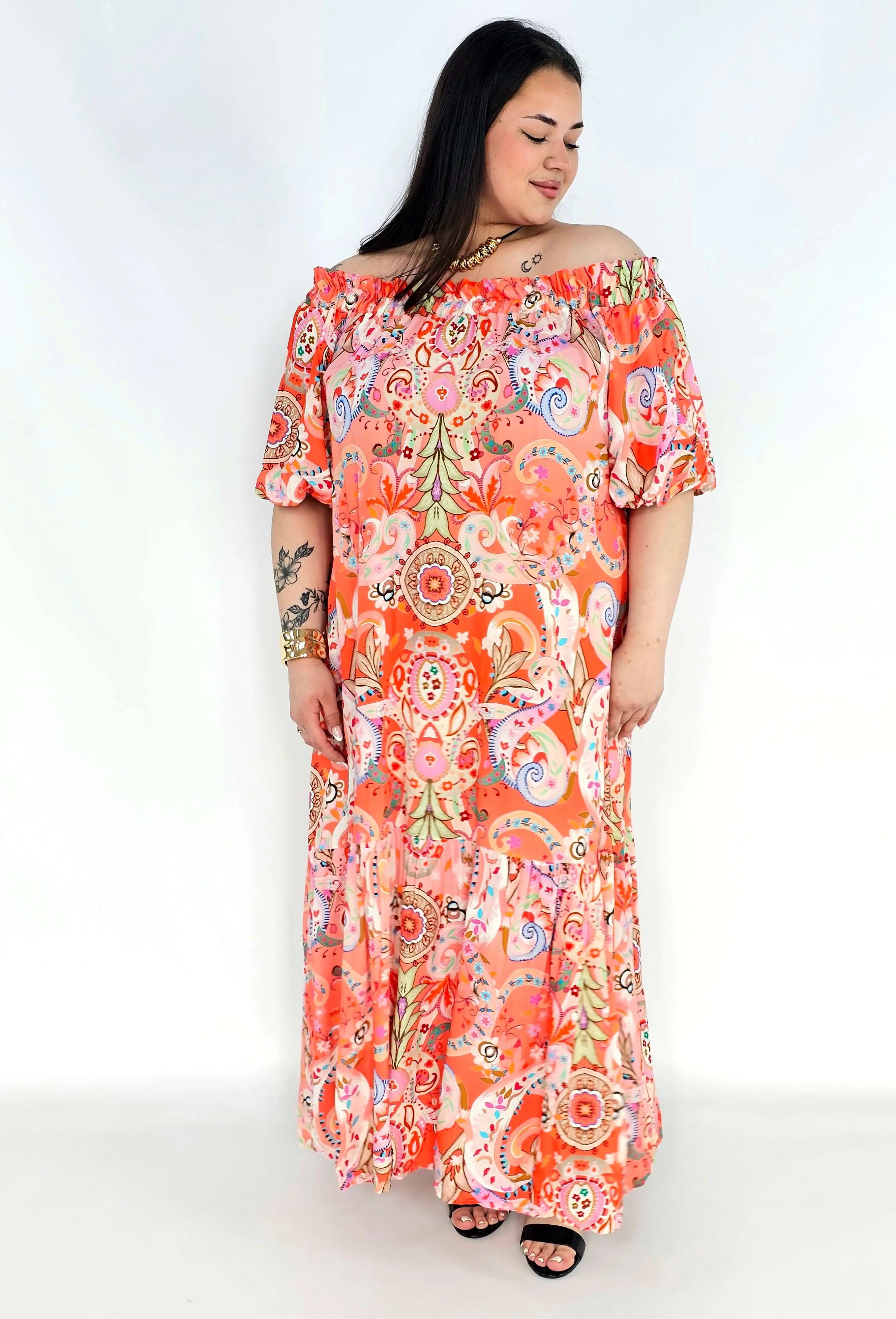 Sukienka plus size hiszpanka maxi w kolorze koralowym z printem boho Stylowa XL