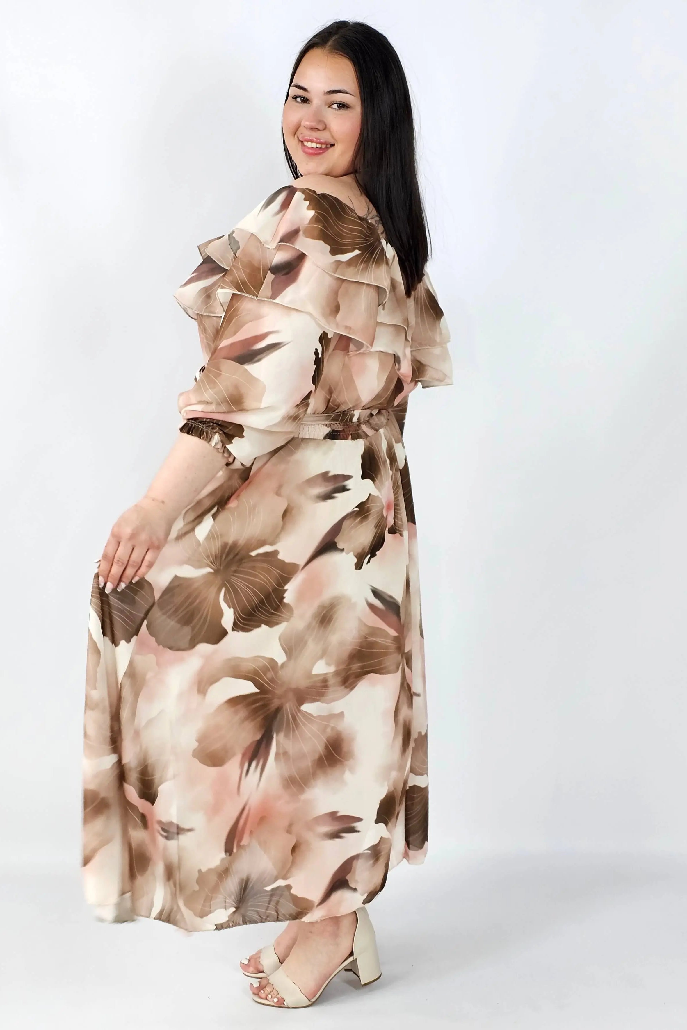 Sukienka plus size hiszpanka midi w kwiaty – zwiewna elegancja XXL Stylowa XL