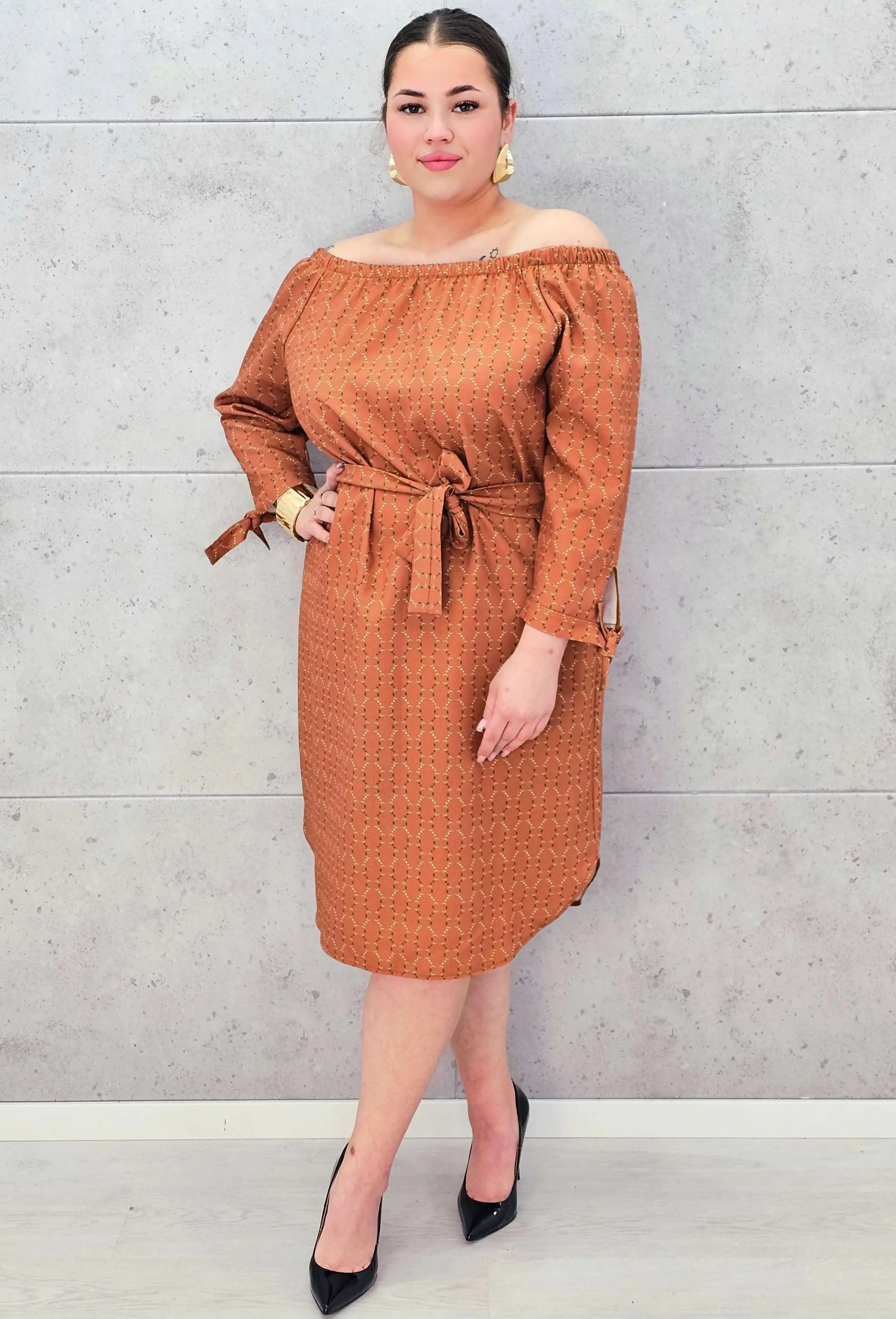Sukienka plus size hiszpanka z wiązaniem – elegancja XXL na każdą okazję Stylowa XL