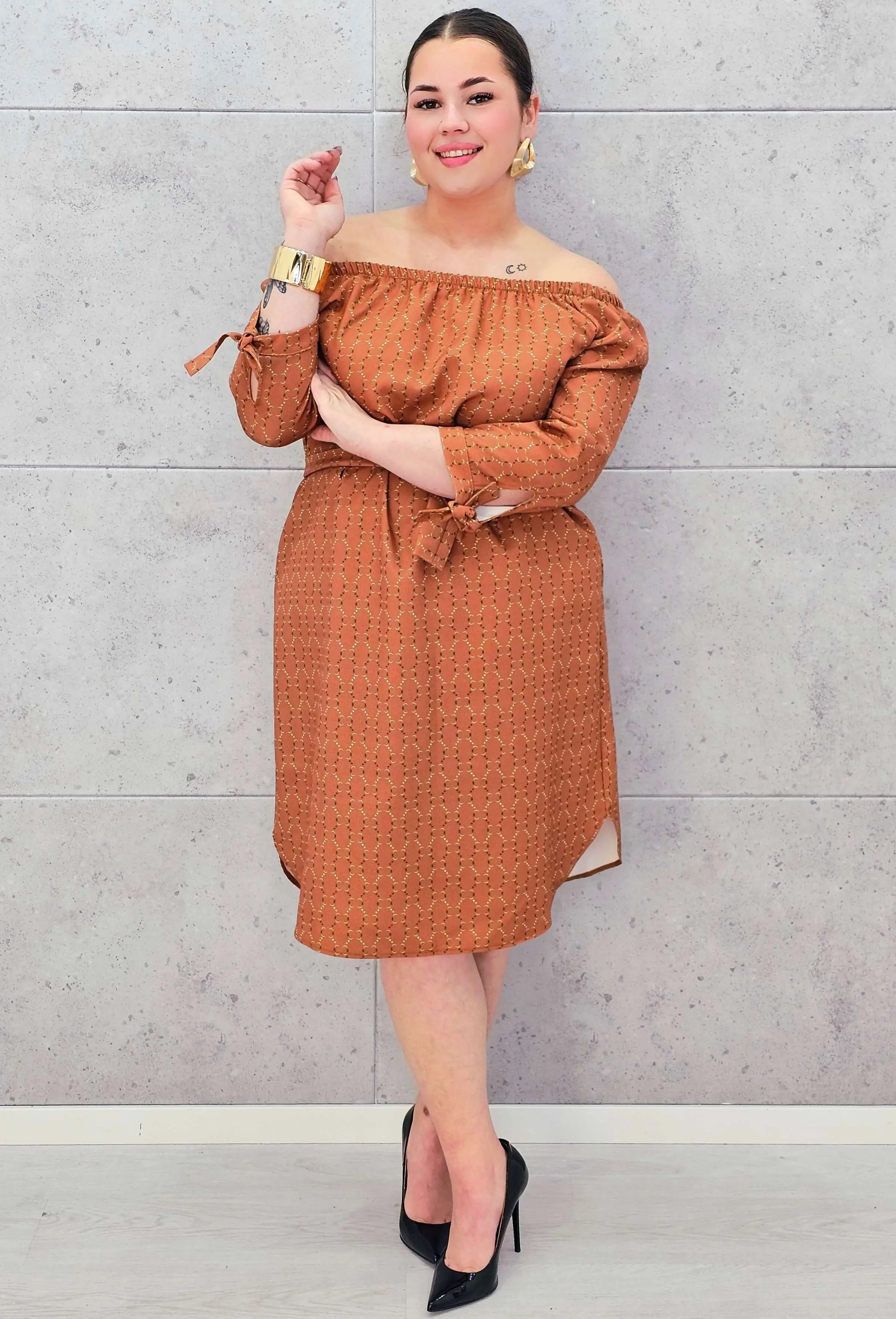 Sukienka plus size hiszpanka z wiązaniem – elegancja XXL na każdą okazję Stylowa XL