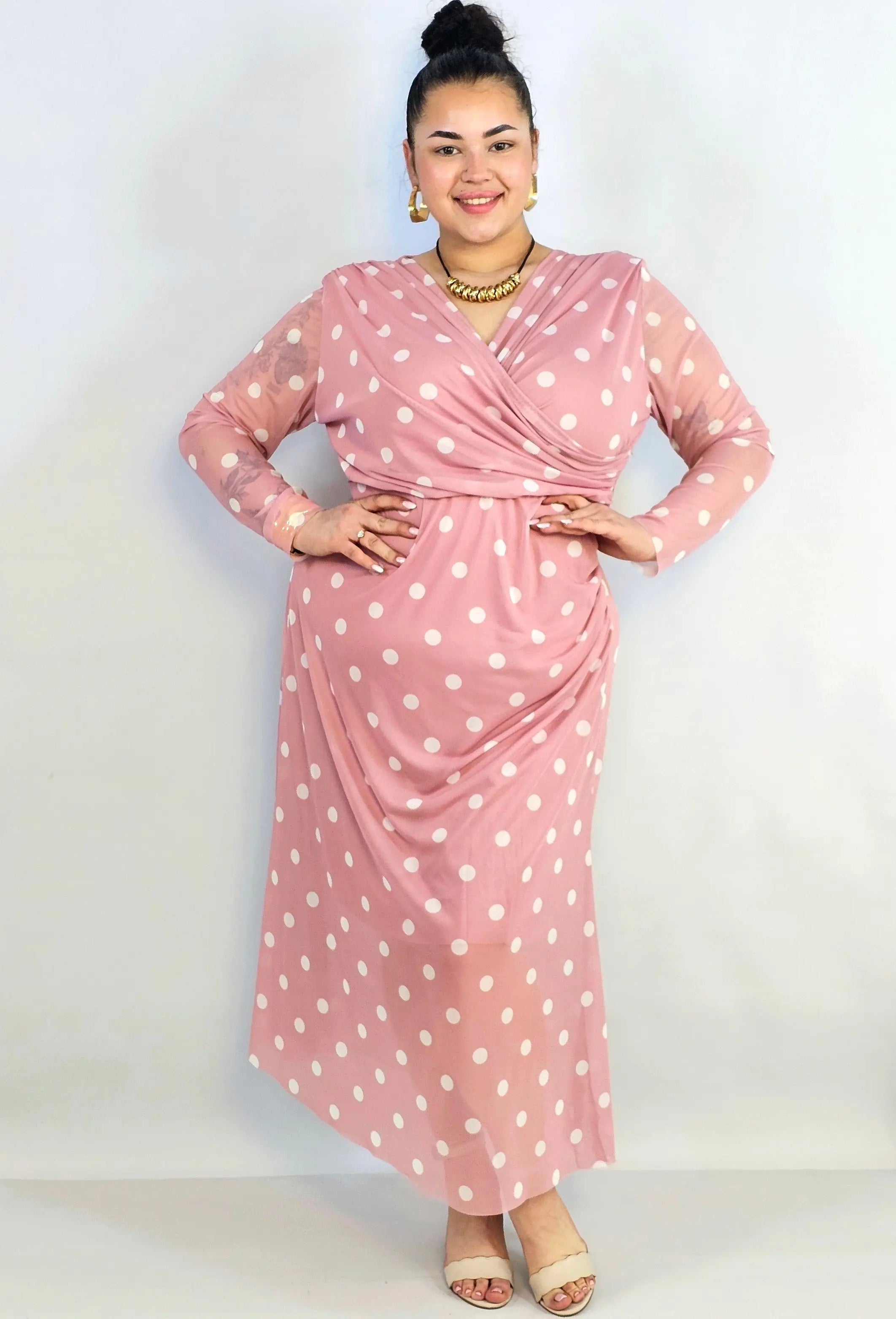 Sukienka plus size kopertowa w grochy – elegancka midi z marszczeniem Stylowa XL