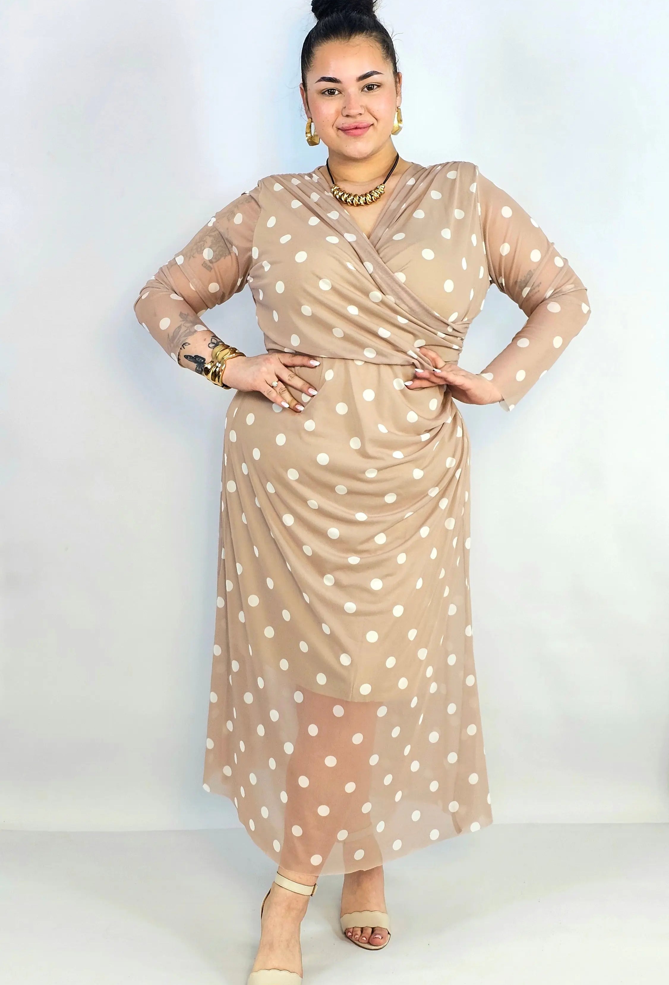 Sukienka plus size kopertowa w grochy – elegancka midi z marszczeniem Stylowa XL