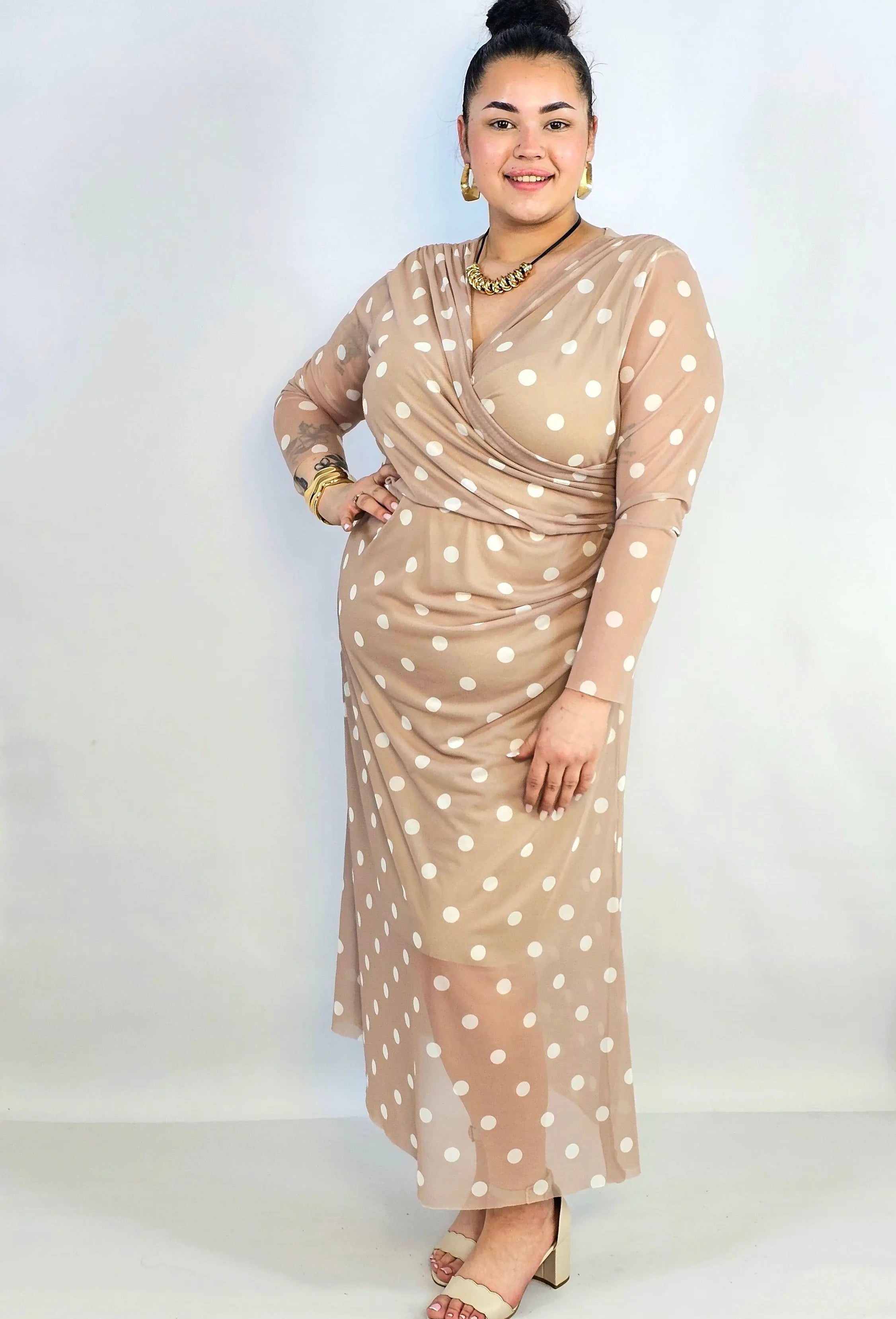 Sukienka plus size kopertowa w grochy – elegancka midi z marszczeniem Stylowa XL