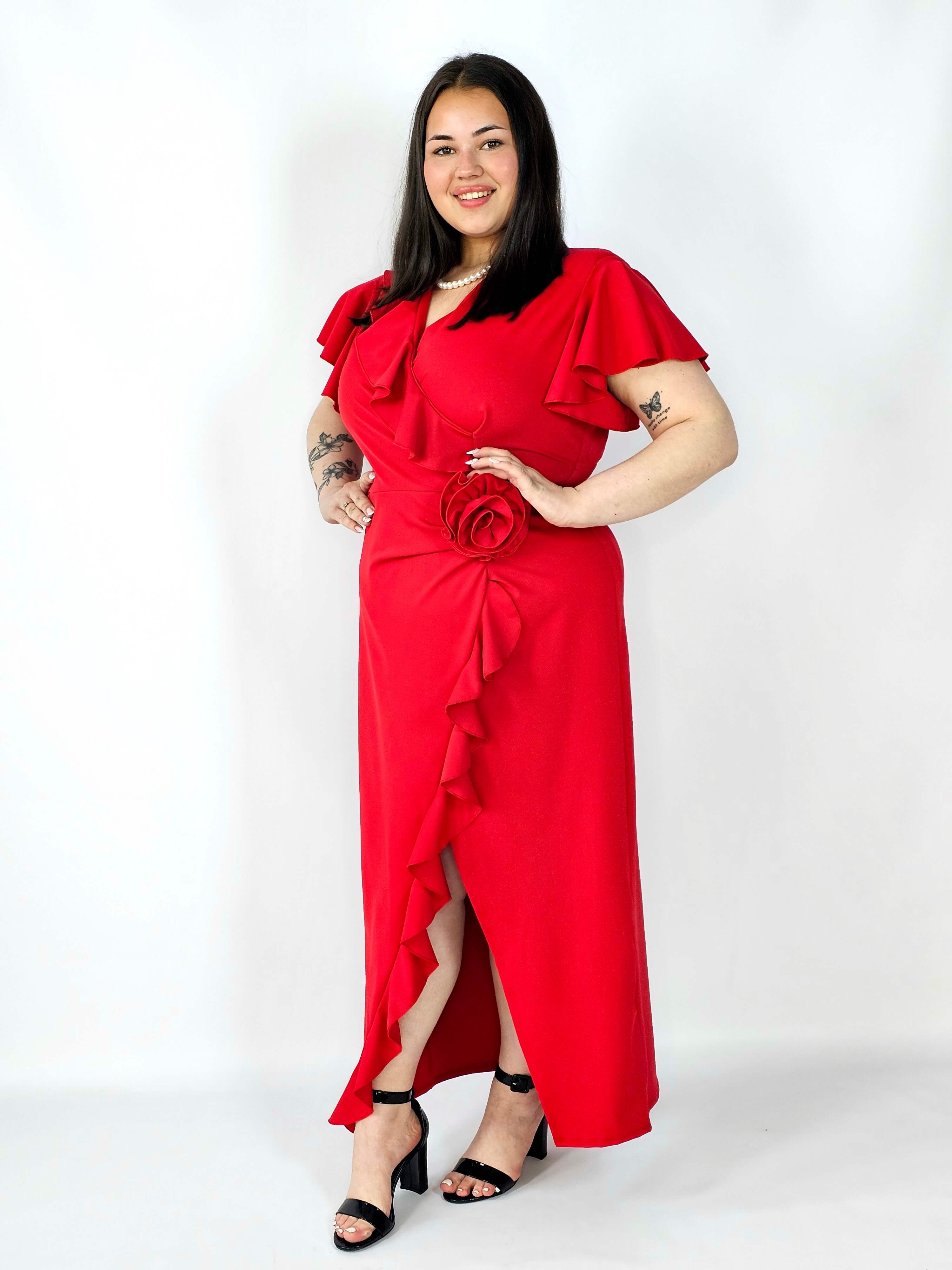 Sukienka plus size kopertowa z falbaną i ozdobnym kwiatem – elegancja w wersji XXL Stylowa XL