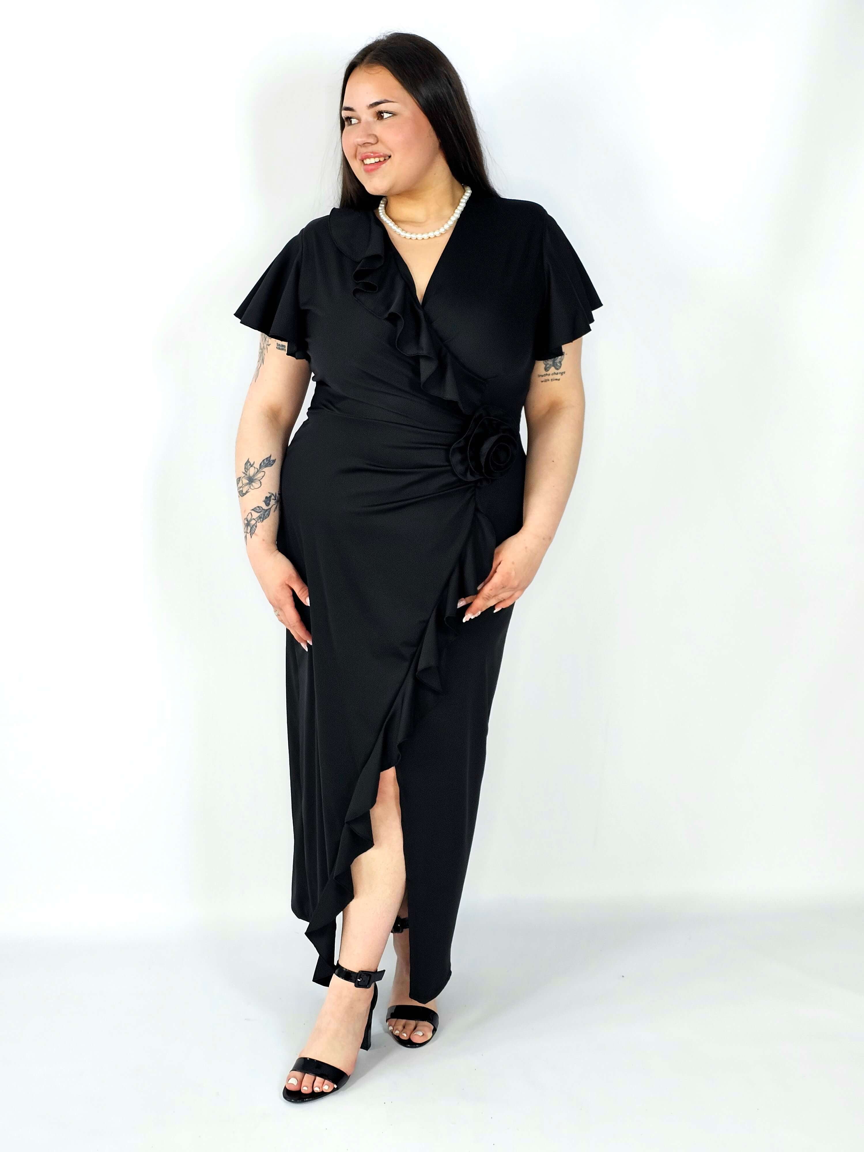 Sukienka plus size kopertowa z falbaną i ozdobnym kwiatem – elegancja w wersji XXL Stylowa XL