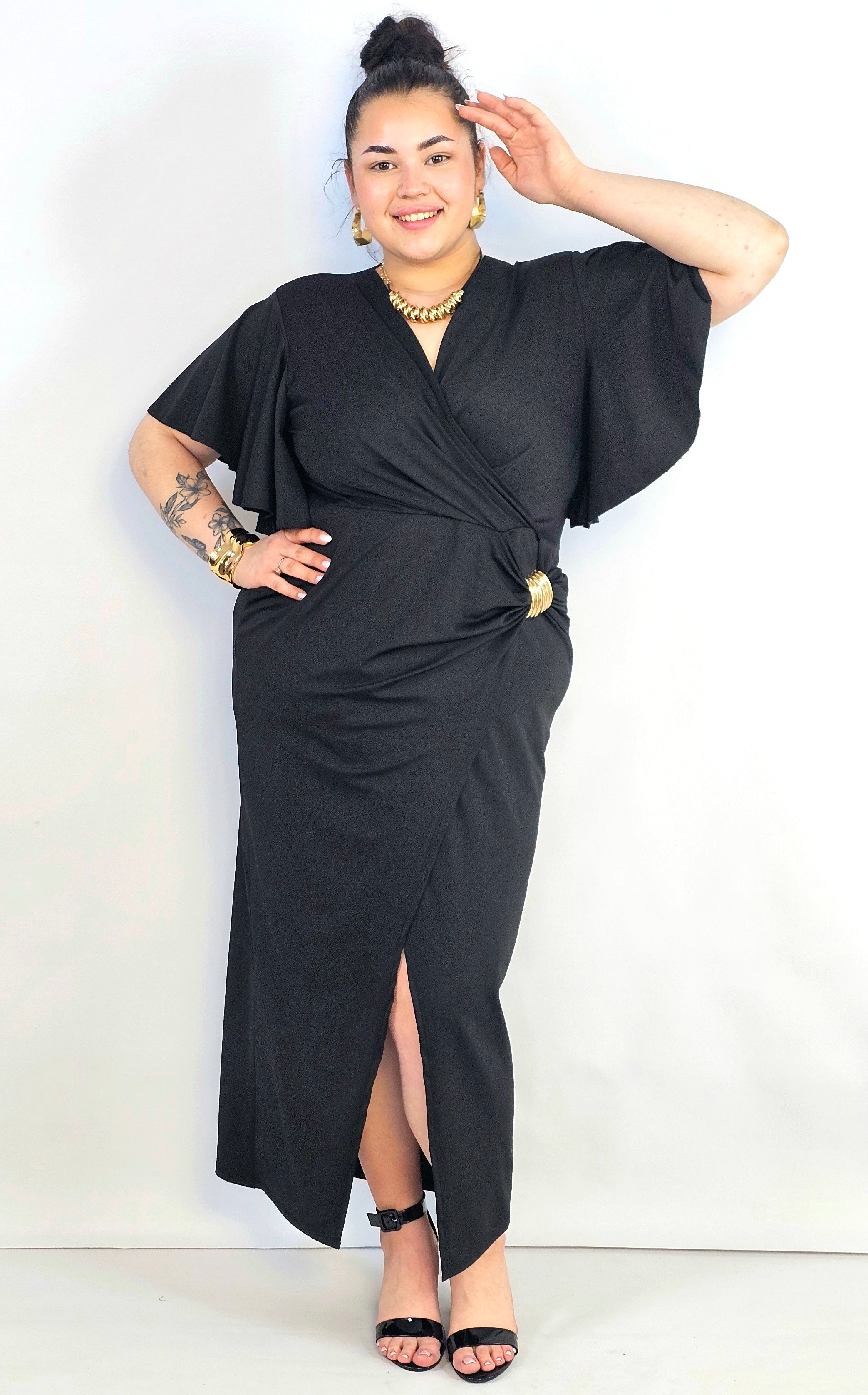 Sukienka plus size kopertowa z falbankowym rękawem – elegancja XXL Stylowa XL